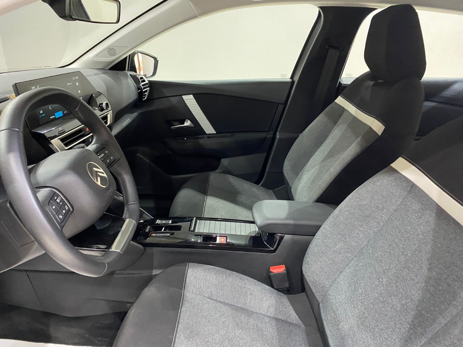 2025 Benzin Otomatik Citroen C4 X Gri Gürel Tasarım Aksesuar Otomotiv San. Tic. Ltd. Şti.