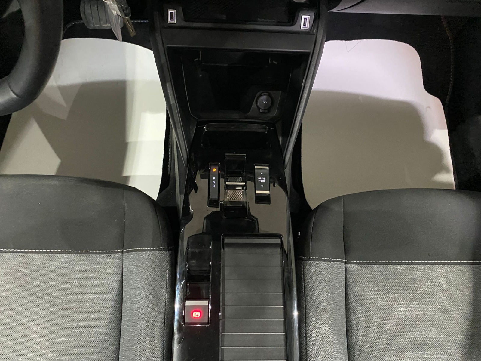 2025 Benzin Otomatik Citroen C4 X Gri Gürel Tasarım Aksesuar Otomotiv San. Tic. Ltd. Şti.