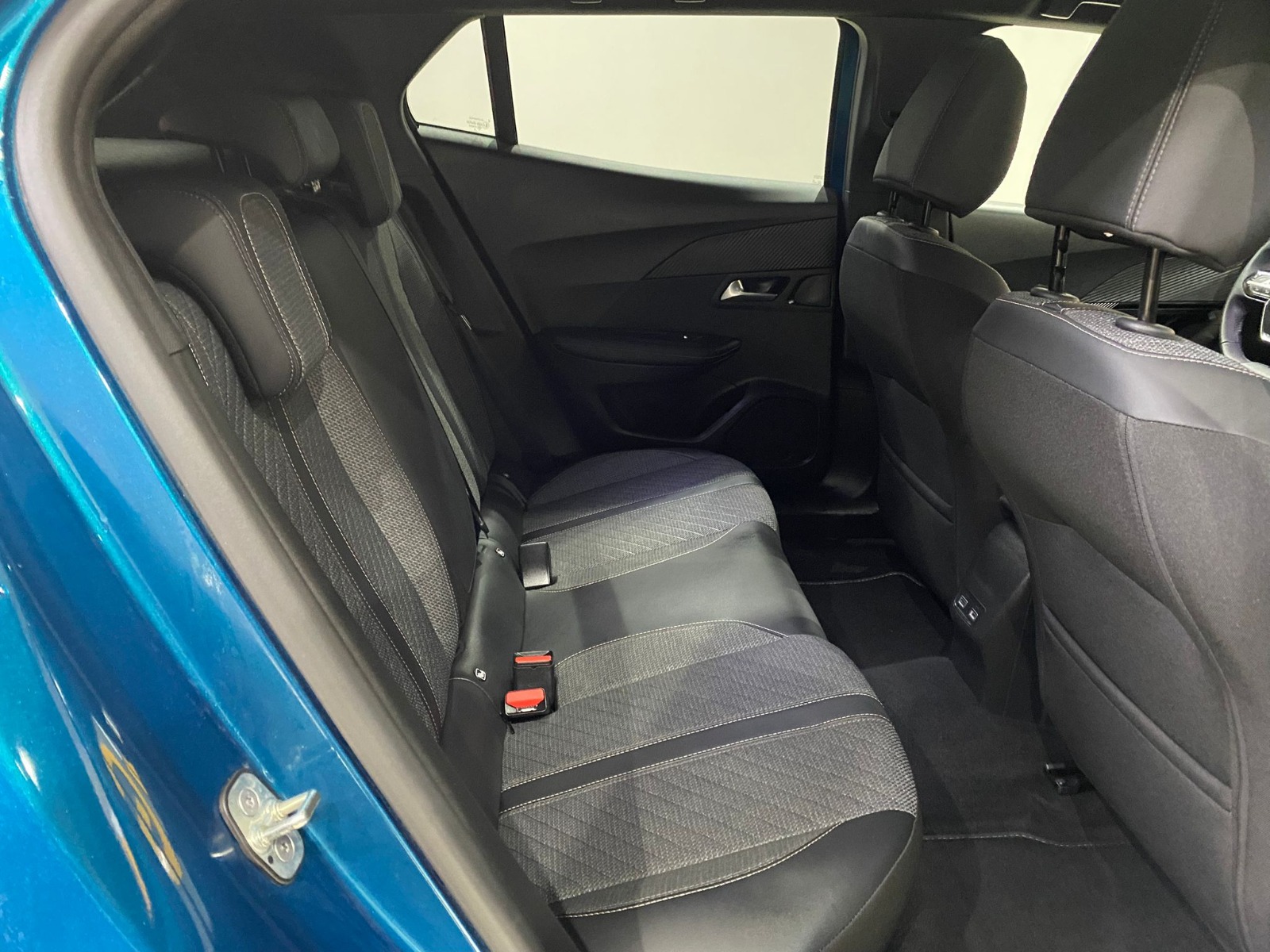 2025 Benzin Otomatik Peugeot 2008 Mavi Gürel Tasarım Aksesuar Otomotiv San. Tic. Ltd. Şti.