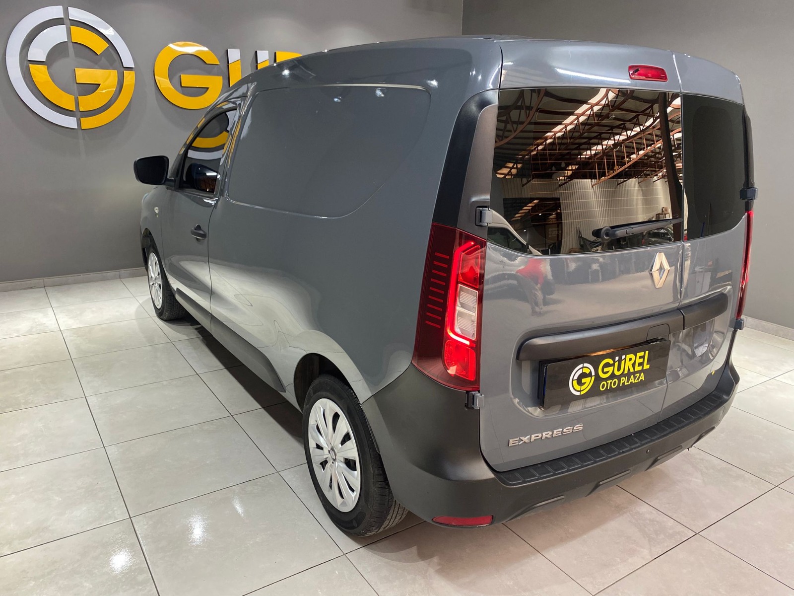 2023 Dizel Manuel Renault Express Gri Gürel Tasarım Aksesuar Otomotiv San. Tic. Ltd. Şti.
