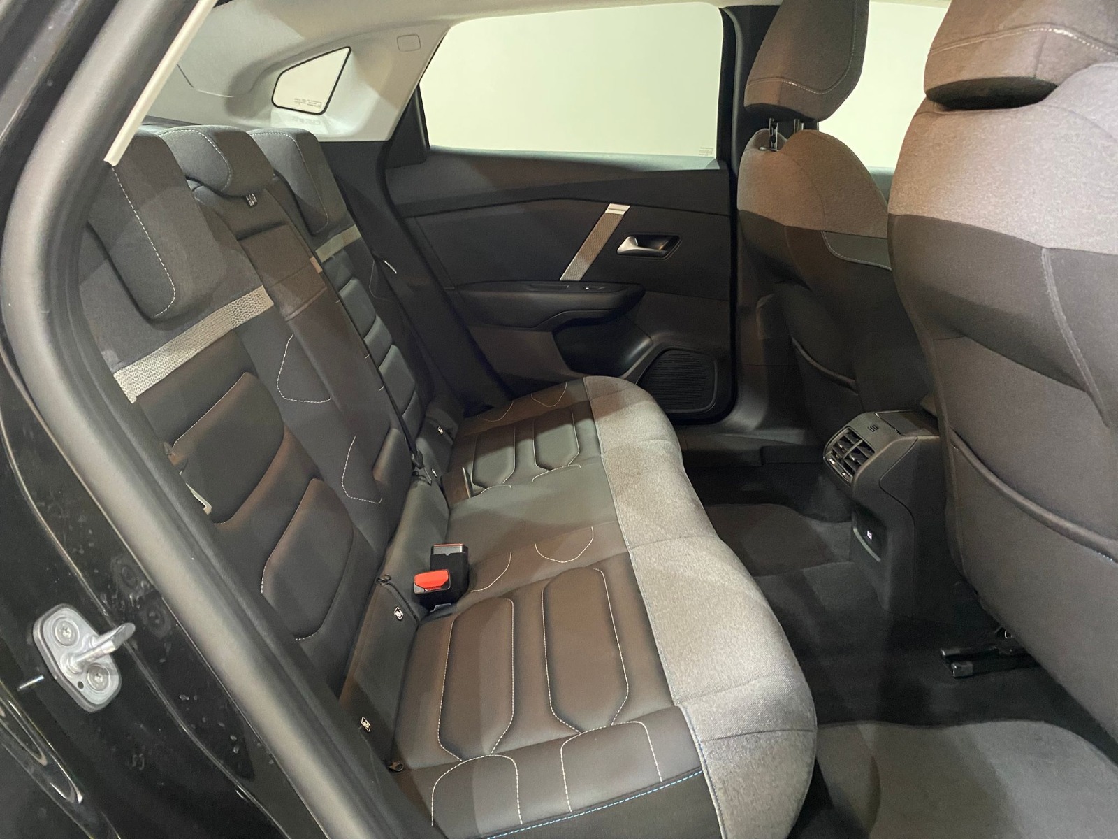 2024 Benzin Otomatik Citroen C4 X Siyah Gürel Tasarım Aksesuar Otomotiv San. Tic. Ltd. Şti.