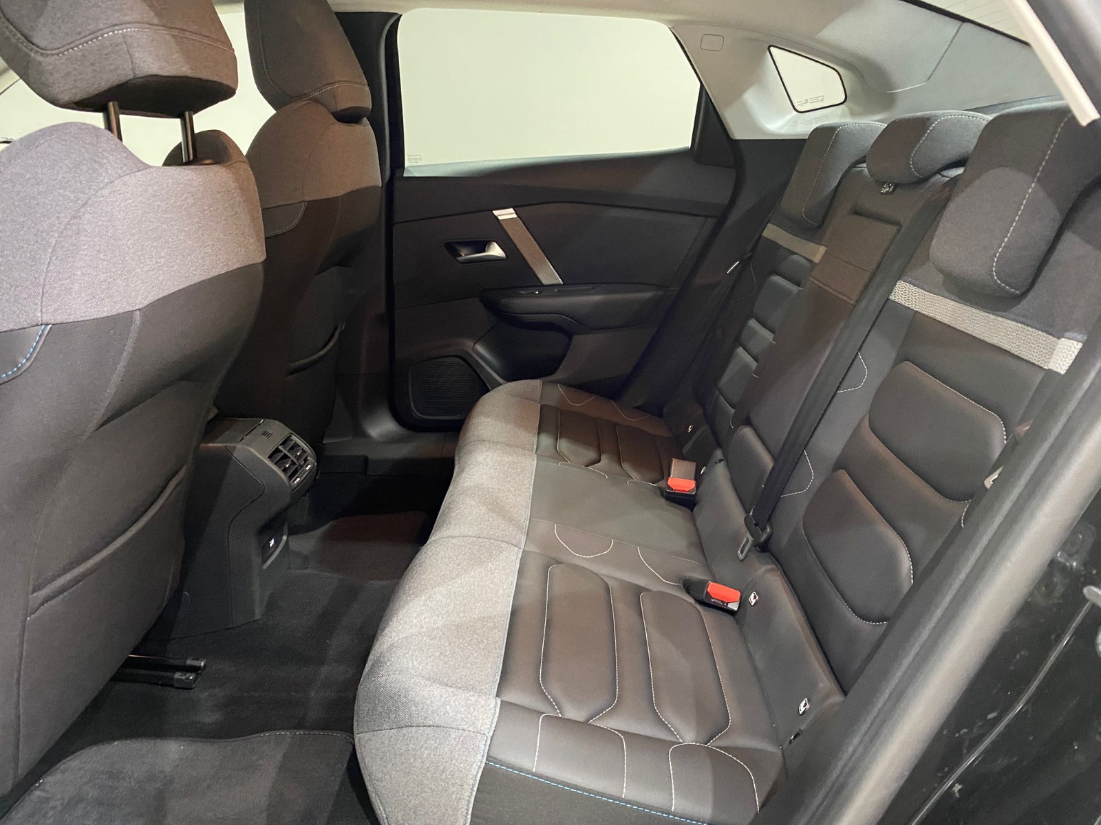 2024 Benzin Otomatik Citroen C4 X Siyah Gürel Tasarım Aksesuar Otomotiv San. Tic. Ltd. Şti.