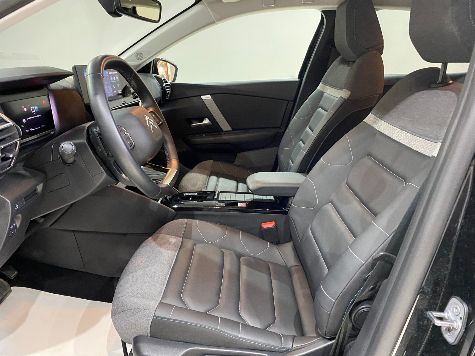 2024 Benzin Otomatik Citroen C4 X Siyah Gürel Tasarım Aksesuar Otomotiv San. Tic. Ltd. Şti.