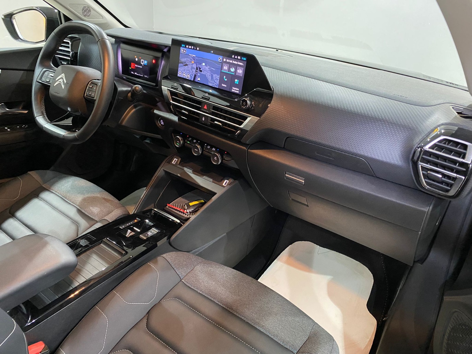 2024 Benzin Otomatik Citroen C4 X Siyah Gürel Tasarım Aksesuar Otomotiv San. Tic. Ltd. Şti.