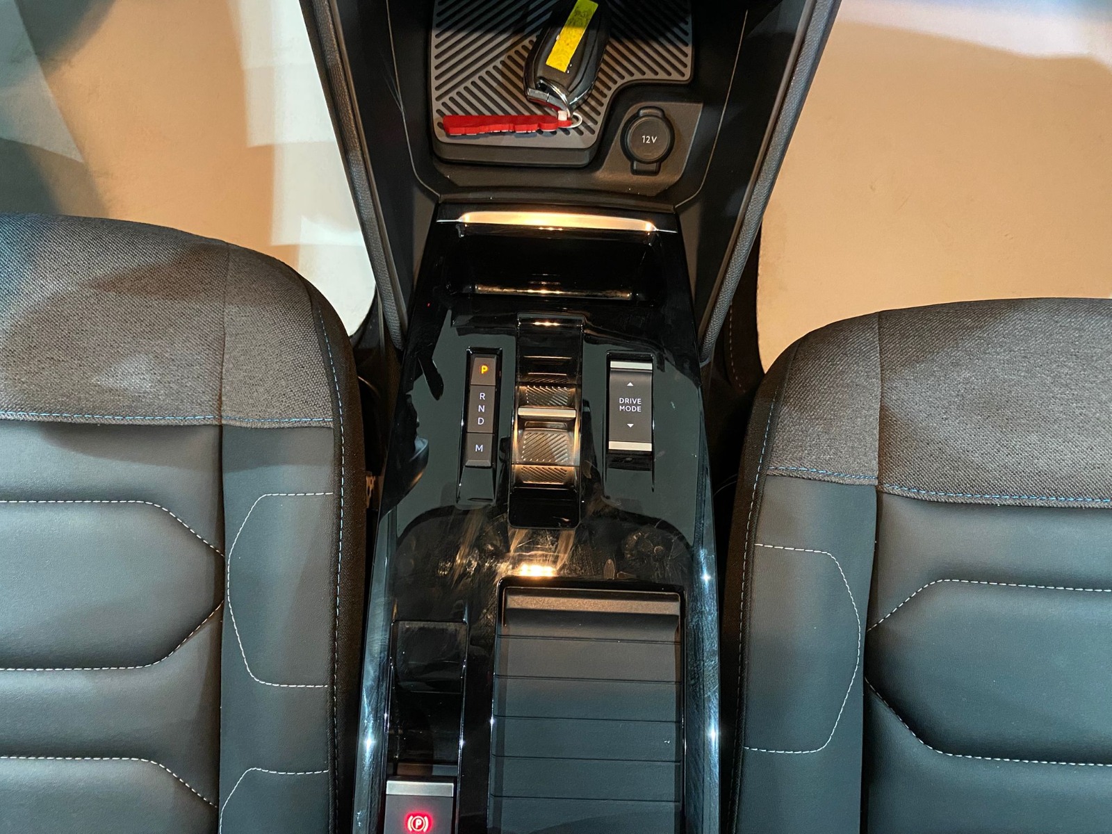 2024 Benzin Otomatik Citroen C4 X Siyah Gürel Tasarım Aksesuar Otomotiv San. Tic. Ltd. Şti.