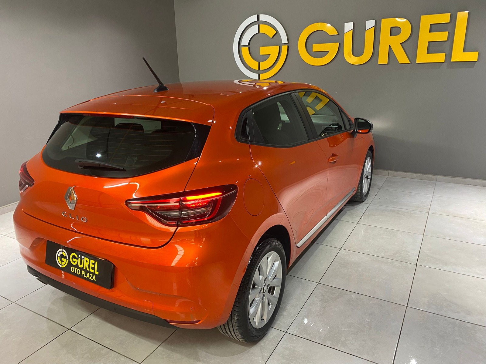 2022 Benzin Otomatik Renault Clio Turuncu Gürel Tasarım Aksesuar Otomotiv San. Tic. Ltd. Şti.