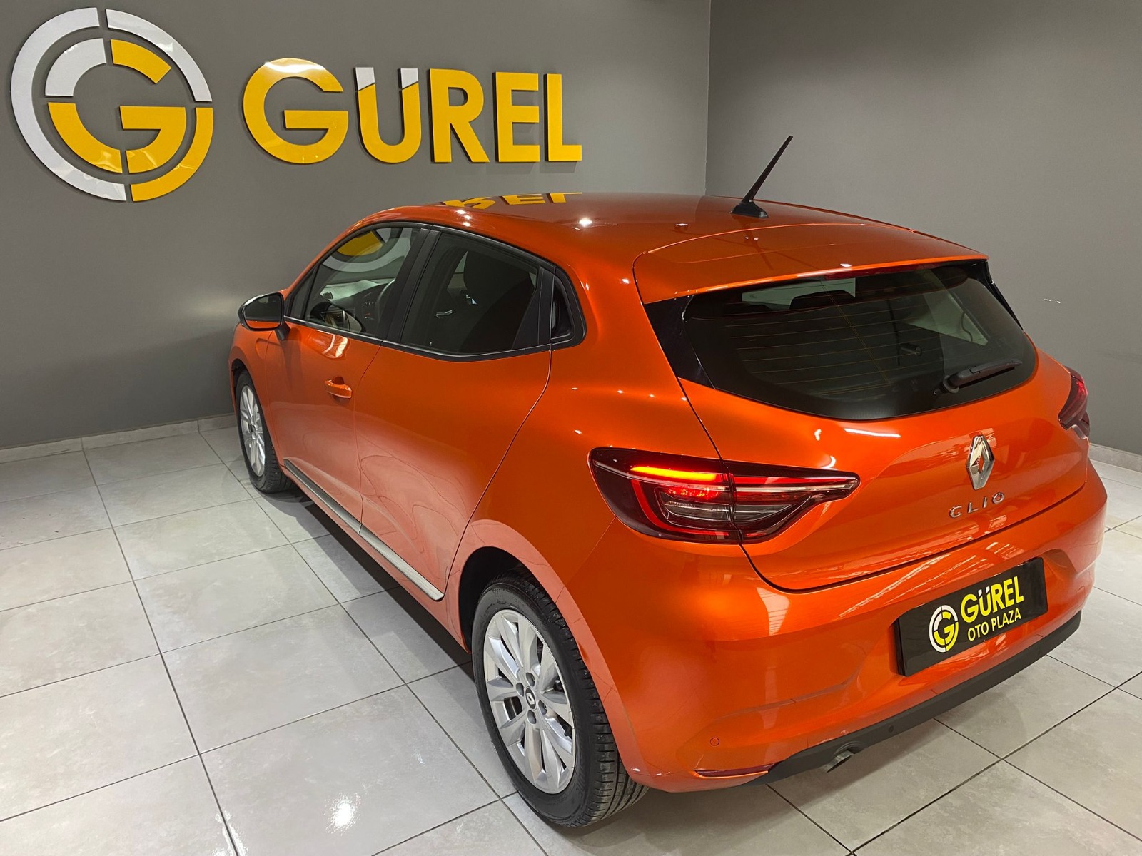 2022 Benzin Otomatik Renault Clio Turuncu Gürel Tasarım Aksesuar Otomotiv San. Tic. Ltd. Şti.
