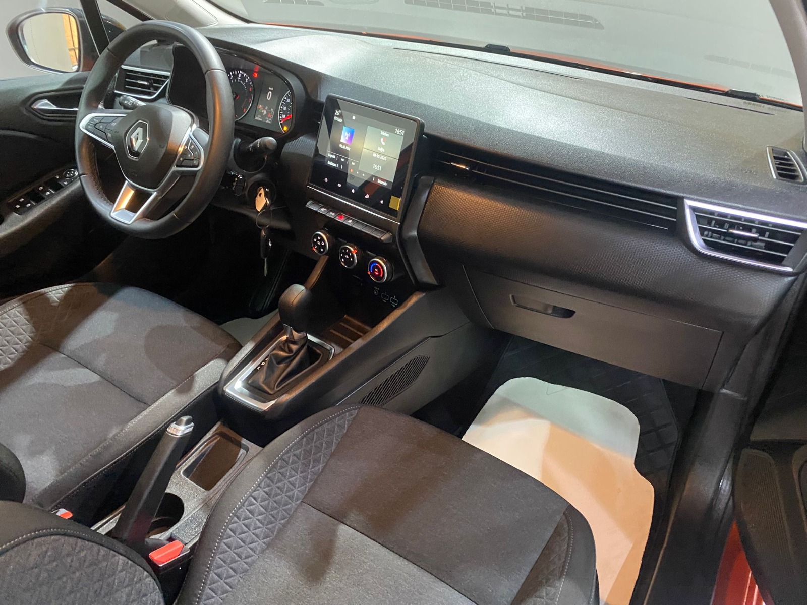 2022 Benzin Otomatik Renault Clio Turuncu Gürel Tasarım Aksesuar Otomotiv San. Tic. Ltd. Şti.