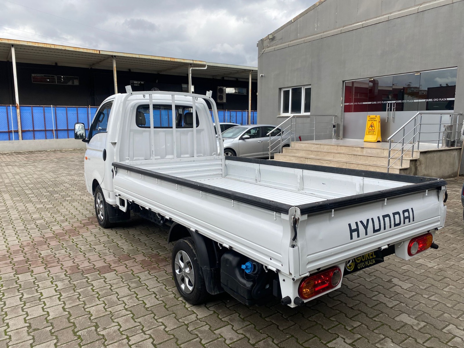 TaksitliOto.Net | 2.El Hyundai H 100 | Manuel & Dizel | Beyaz | İzmir.2el 2023 Dizel Manuel Hyundai H Beyaz Gürel Tasarım Aksesuar Otomotiv San. Tic. Ltd. Şti.