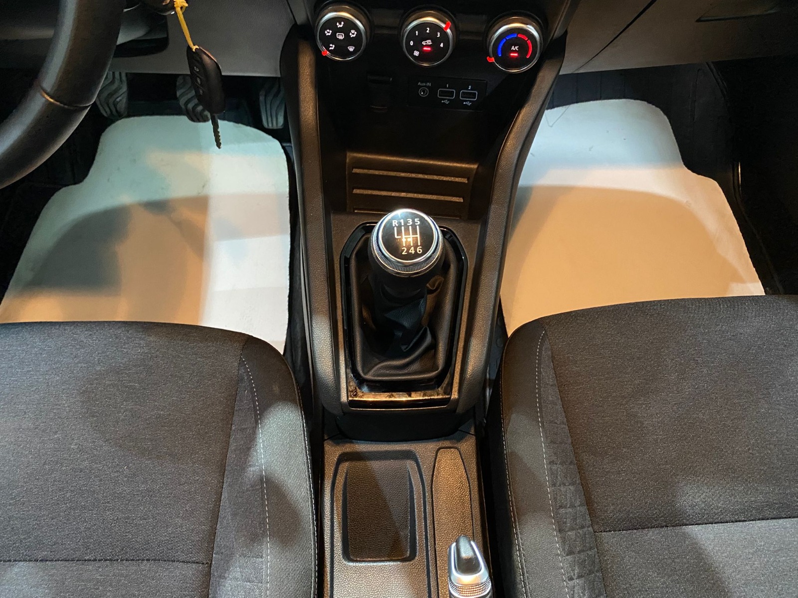2023 Benzin Manuel Renault Clio Beyaz Gürel Tasarım Aksesuar Otomotiv San. Tic. Ltd. Şti.