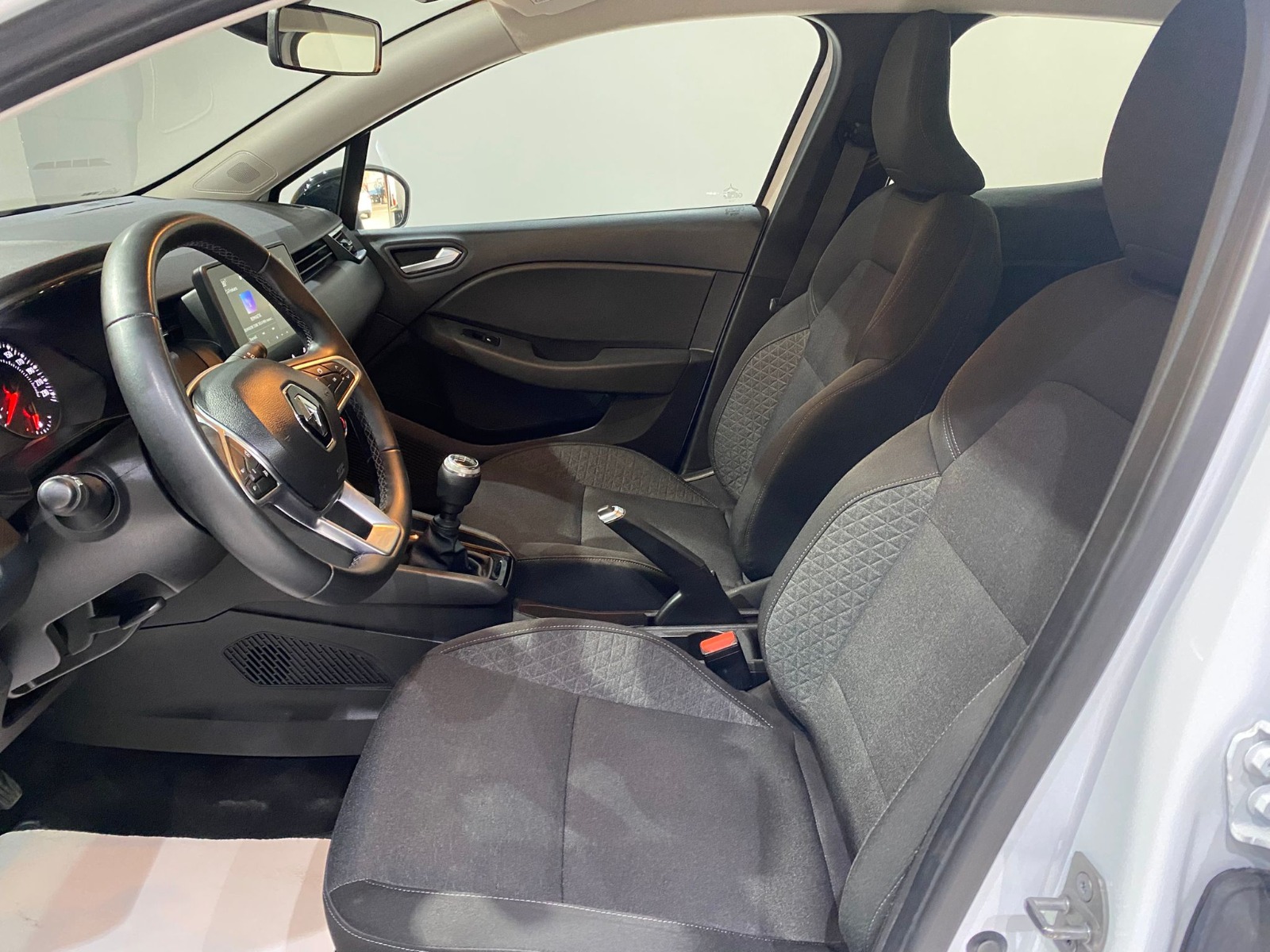 2023 Benzin Manuel Renault Clio Beyaz Gürel Tasarım Aksesuar Otomotiv San. Tic. Ltd. Şti.