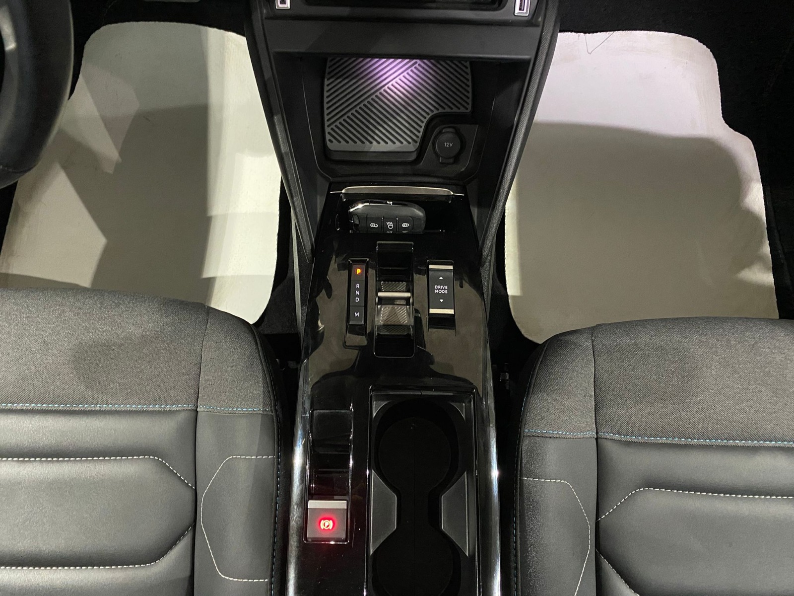 2024 Benzin Otomatik Citroen C4 X Gri Gürel Tasarım Aksesuar Otomotiv San. Tic. Ltd. Şti.