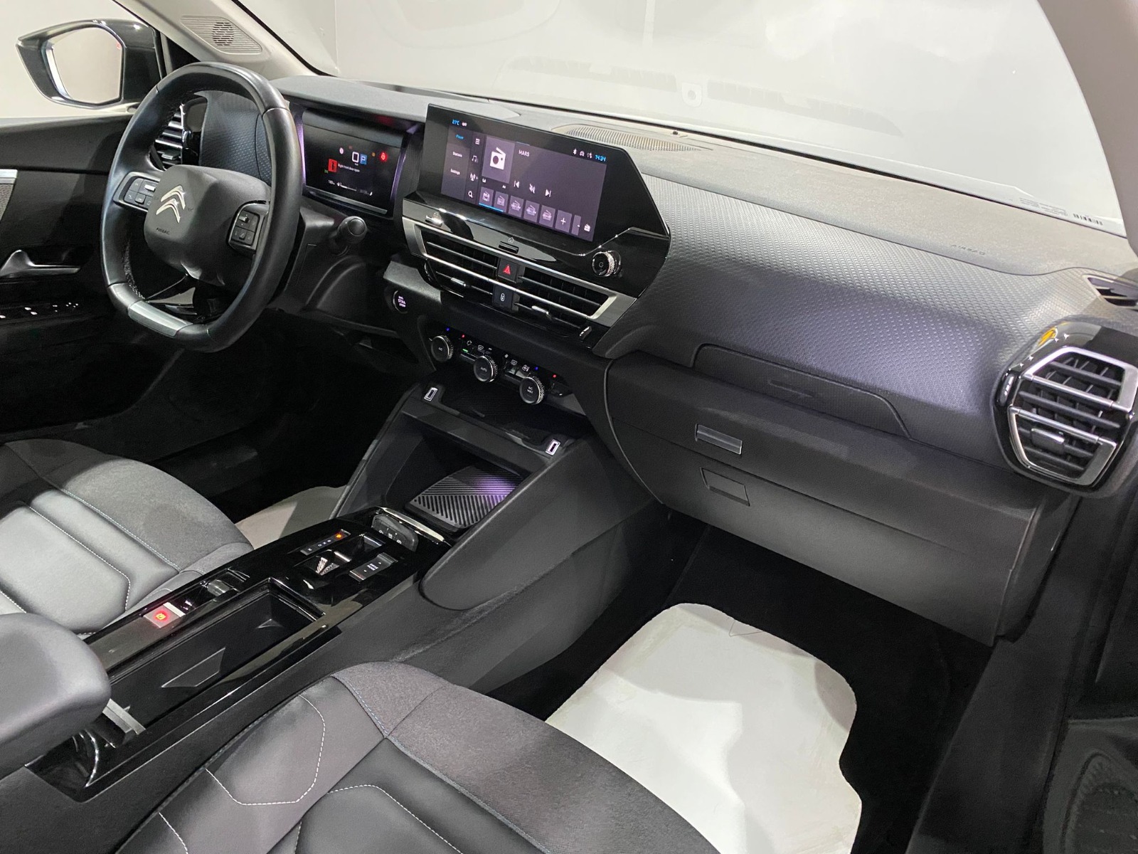 2024 Benzin Otomatik Citroen C4 X Gri Gürel Tasarım Aksesuar Otomotiv San. Tic. Ltd. Şti.