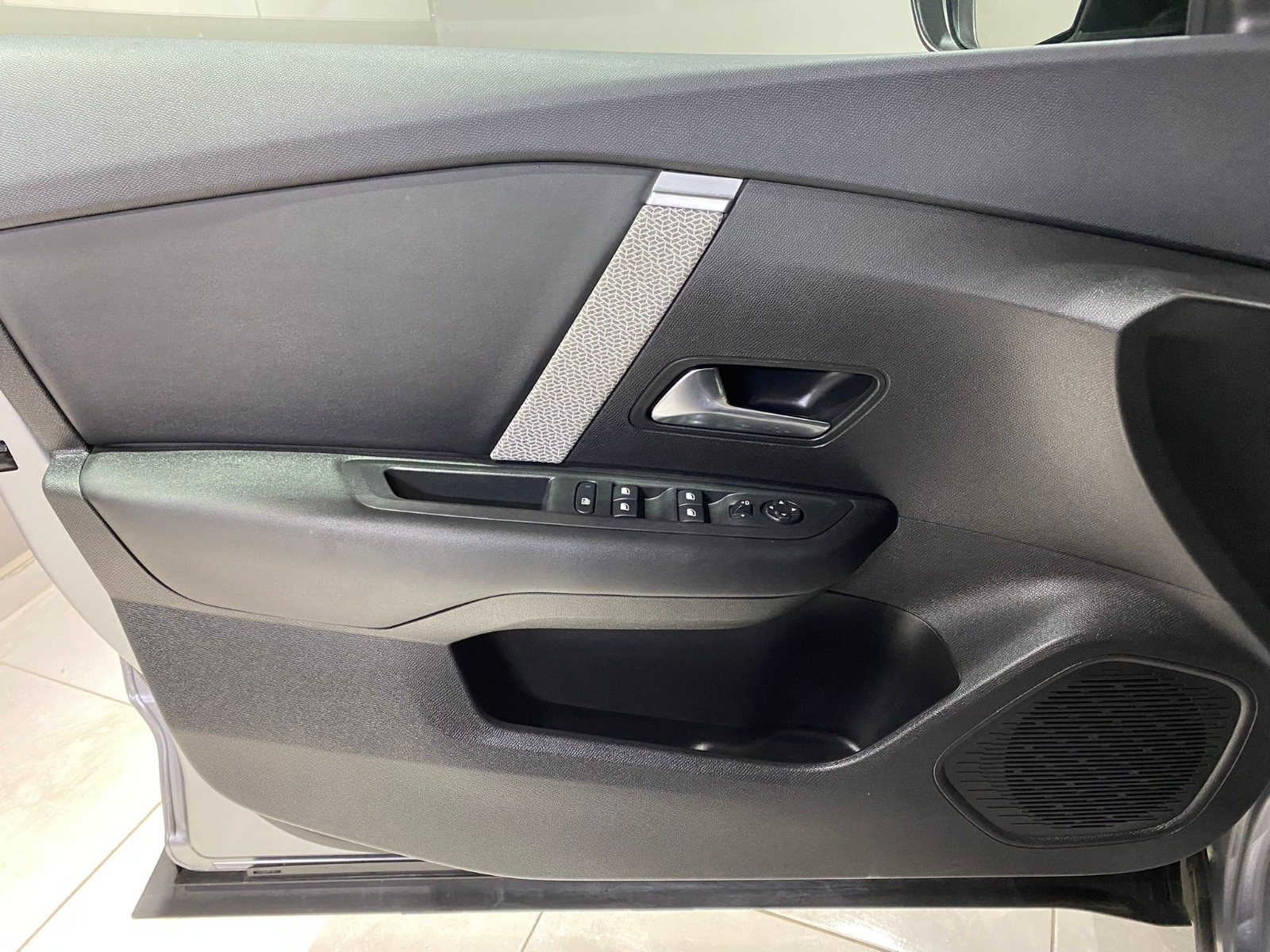 2024 Benzin Otomatik Citroen C4 X Gri Gürel Tasarım Aksesuar Otomotiv San. Tic. Ltd. Şti.