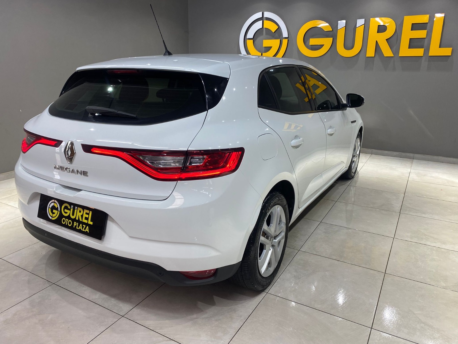 2018 Benzin Manuel Renault Megane Beyaz Gürel Tasarım Aksesuar Otomotiv San. Tic. Ltd. Şti.