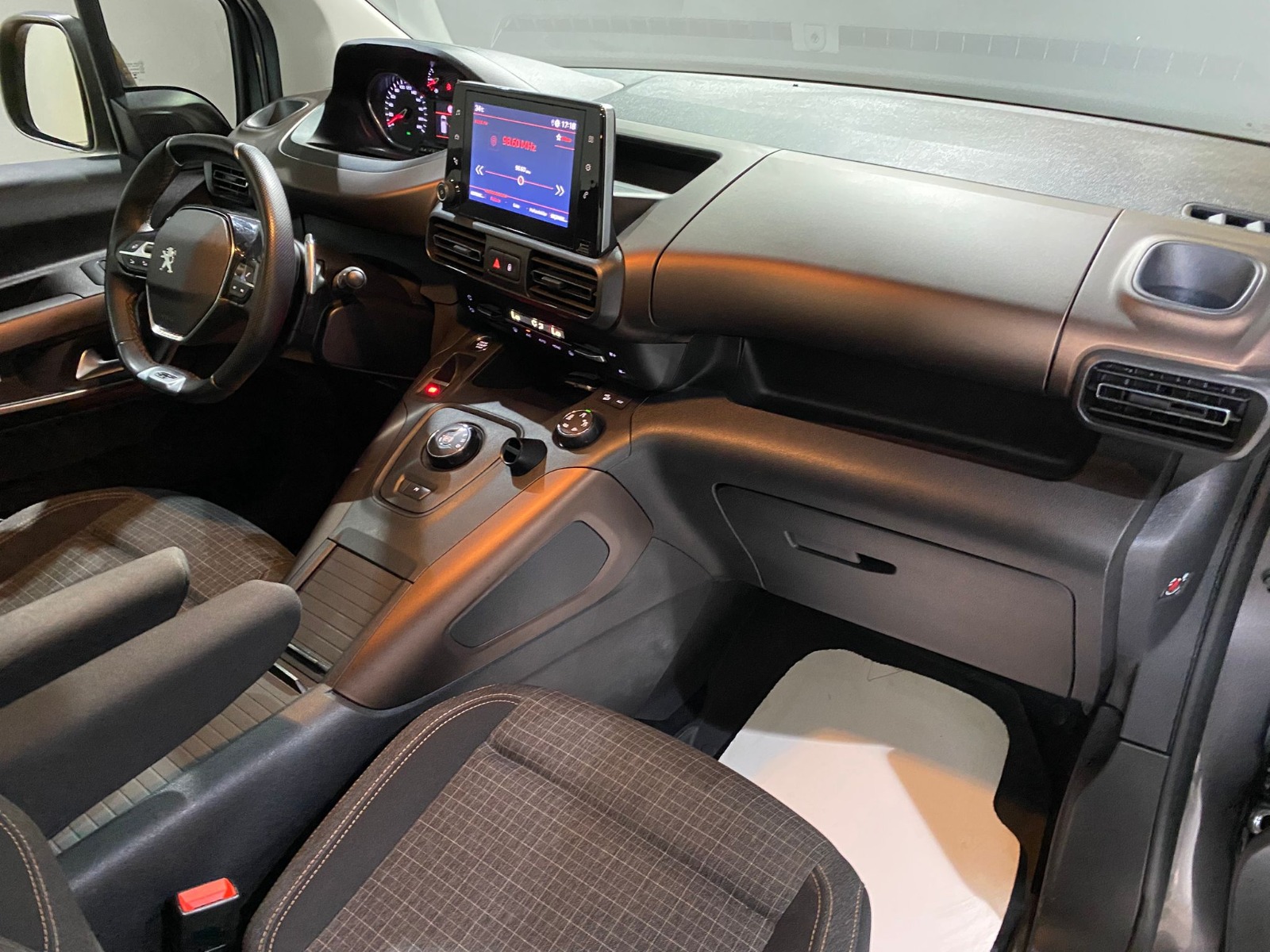 2023 Dizel Otomatik Peugeot Rifter Gri Gürel Tasarım Aksesuar Otomotiv San. Tic. Ltd. Şti.