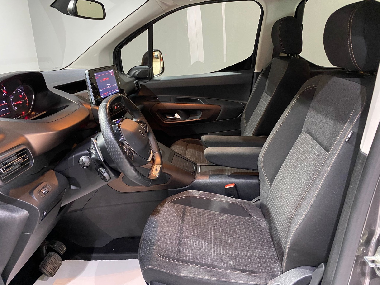 2023 Dizel Otomatik Peugeot Rifter Gri Gürel Tasarım Aksesuar Otomotiv San. Tic. Ltd. Şti.