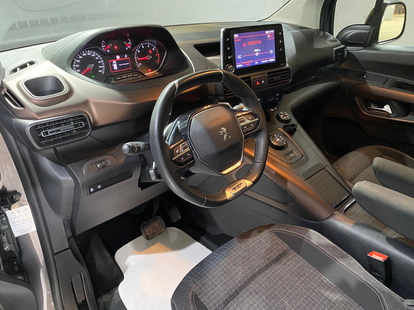 2023 Dizel Otomatik Peugeot Rifter Gri Gürel Tasarım Aksesuar Otomotiv San. Tic. Ltd. Şti.