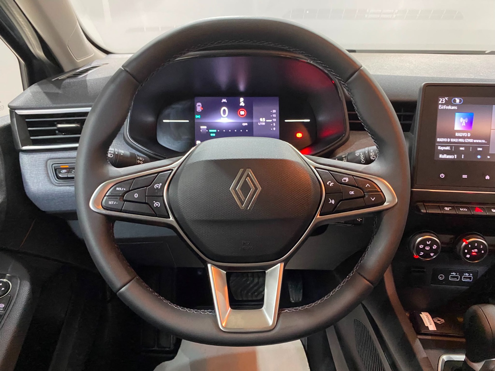 2025 Benzin Otomatik Renault Clio Gri Gürel Tasarım Aksesuar Otomotiv San. Tic. Ltd. Şti.