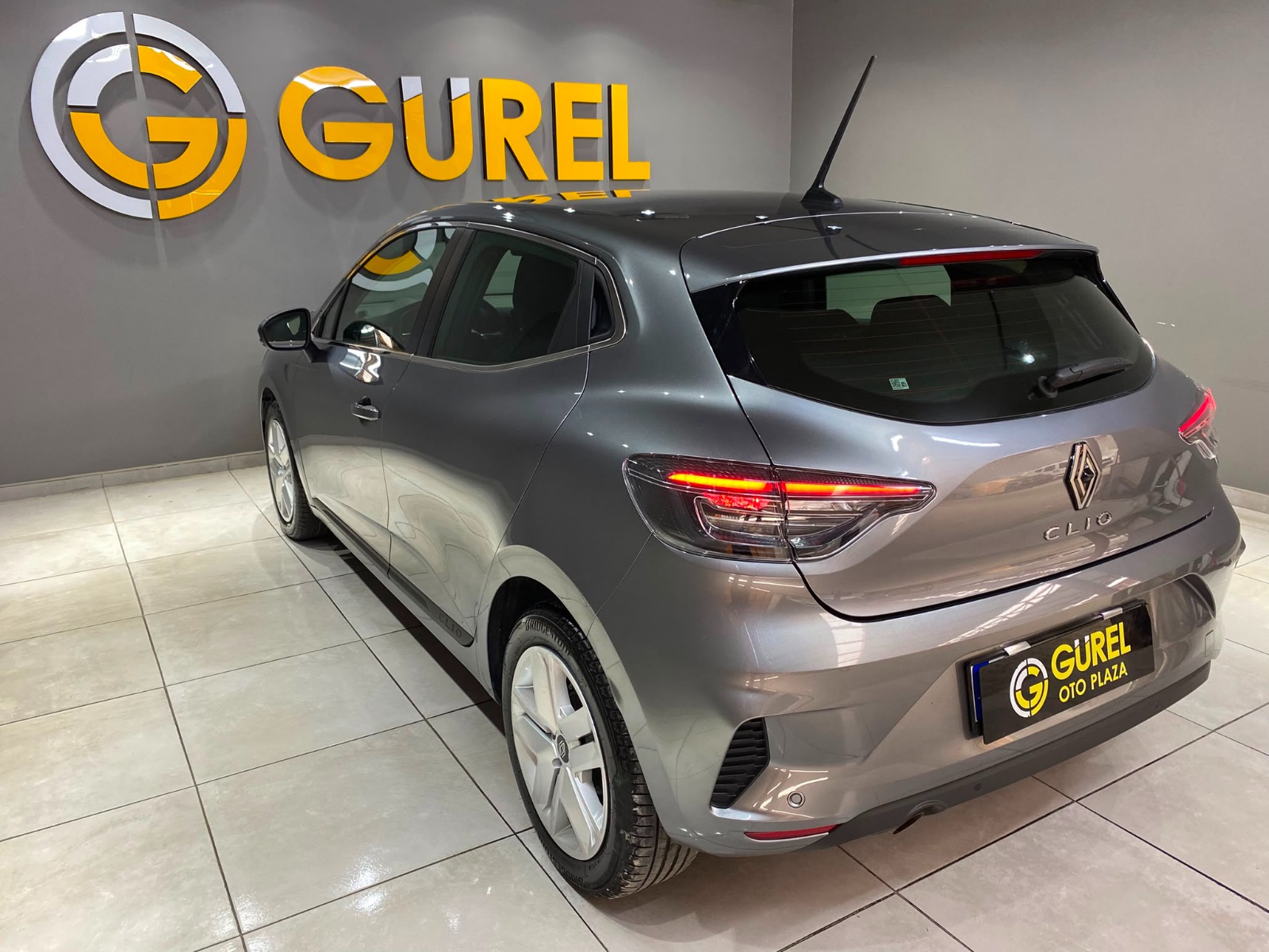 2025 Benzin Otomatik Renault Clio Gri Gürel Tasarım Aksesuar Otomotiv San. Tic. Ltd. Şti.
