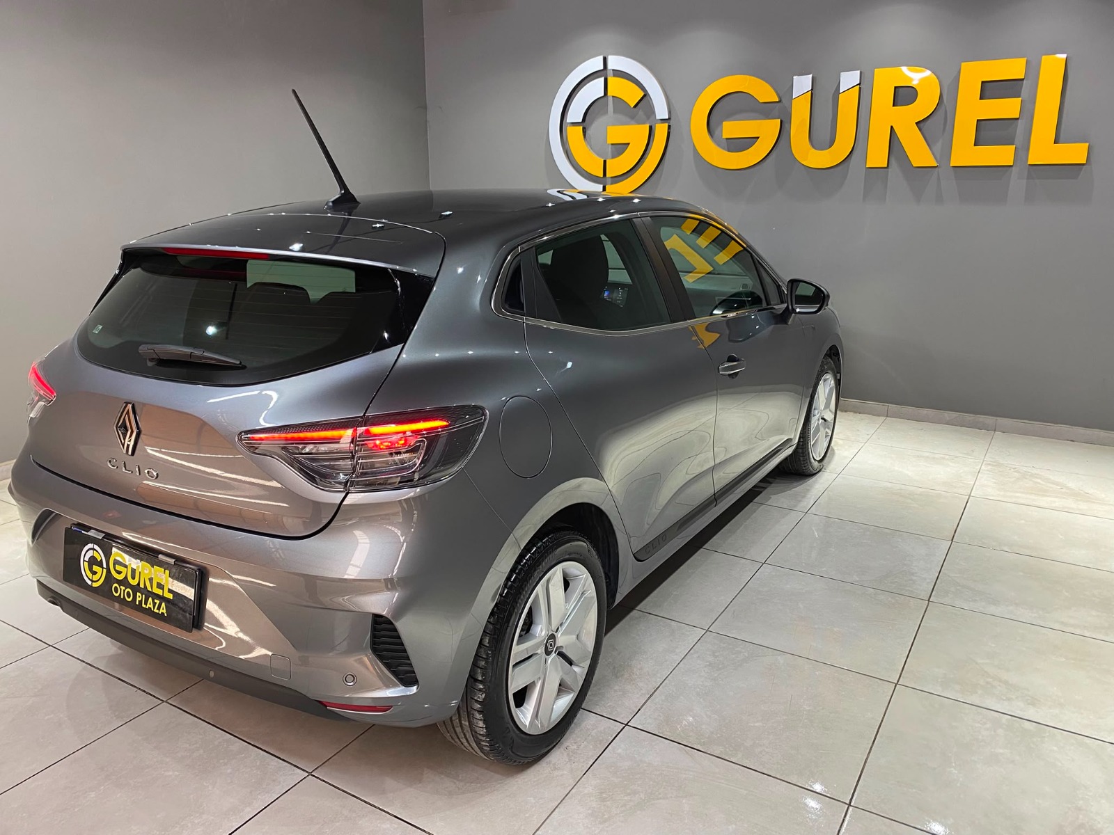 2025 Benzin Otomatik Renault Clio Gri Gürel Tasarım Aksesuar Otomotiv San. Tic. Ltd. Şti.