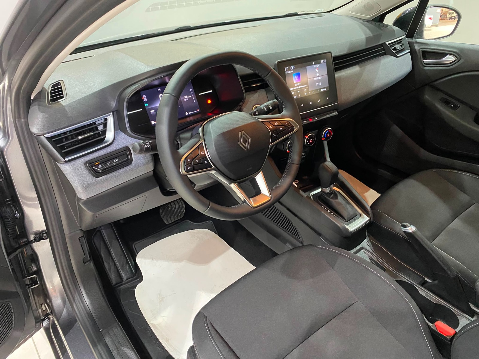 2025 Benzin Otomatik Renault Clio Gri Gürel Tasarım Aksesuar Otomotiv San. Tic. Ltd. Şti.