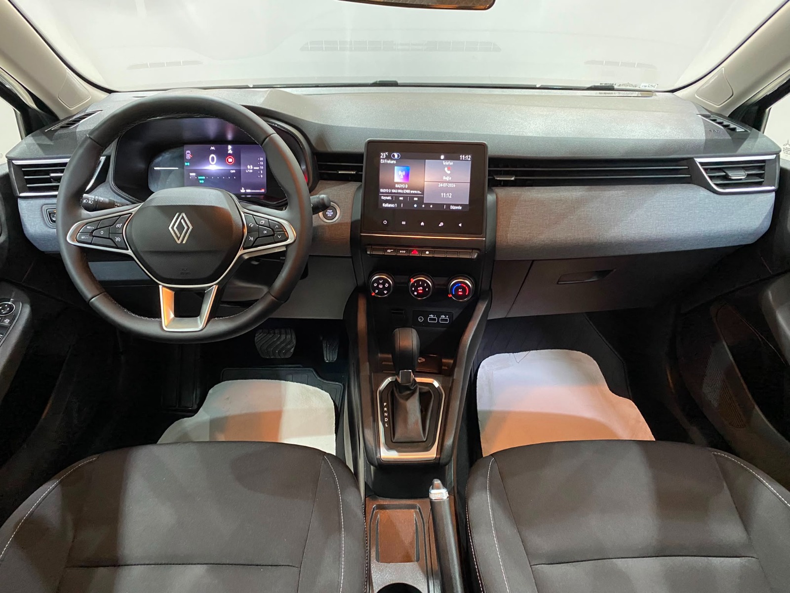 2025 Benzin Otomatik Renault Clio Gri Gürel Tasarım Aksesuar Otomotiv San. Tic. Ltd. Şti.