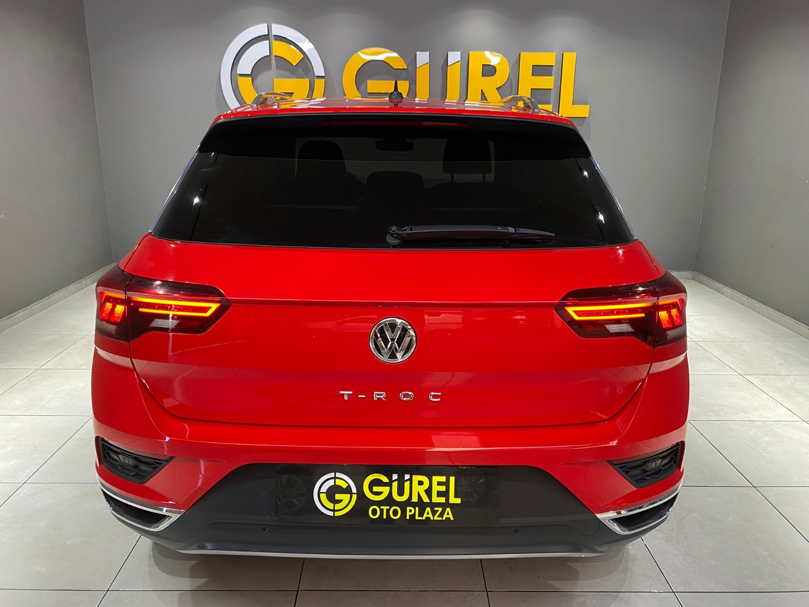 2020 Benzin Otomatik Volkswagen T-Roc Kırmızı Gürel Tasarım Aksesuar Otomotiv San. Tic. Ltd. Şti.