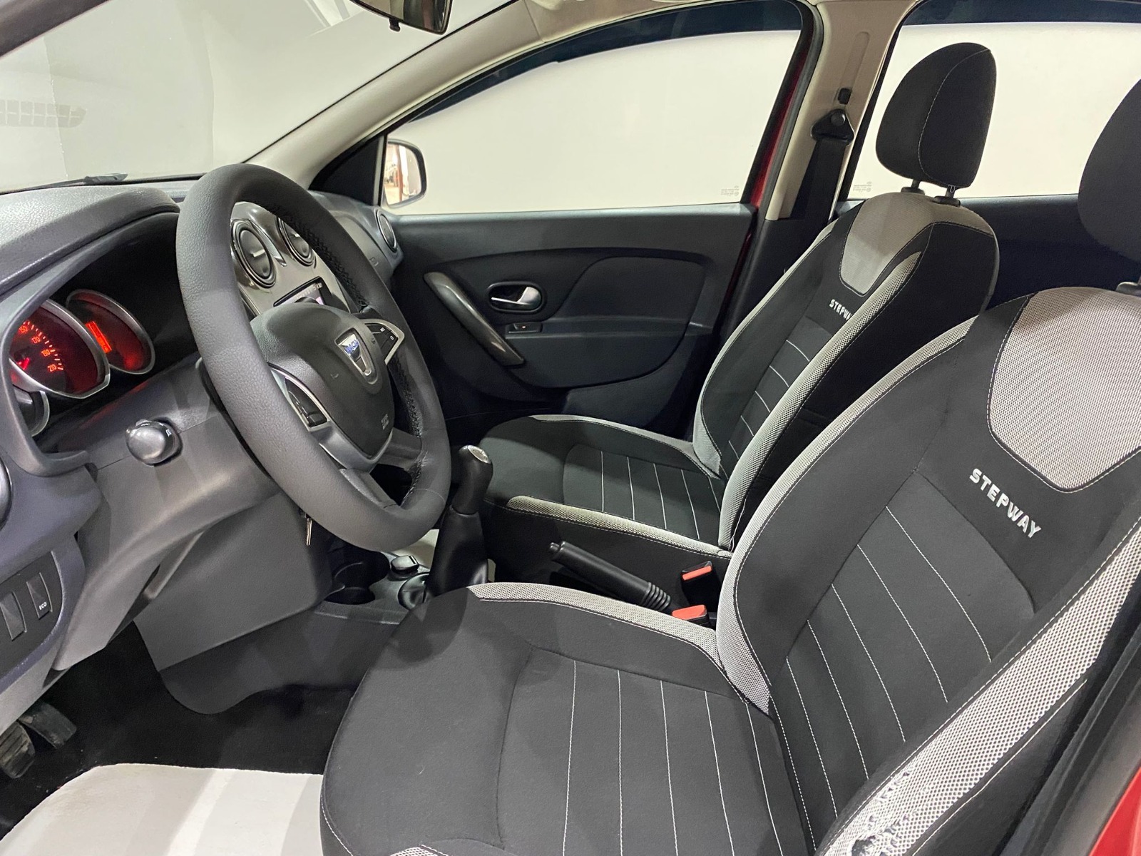 2017 Dizel Manuel Dacia Sandero Kırmızı Gürel Tasarım Aksesuar Otomotiv San. Tic. Ltd. Şti.
