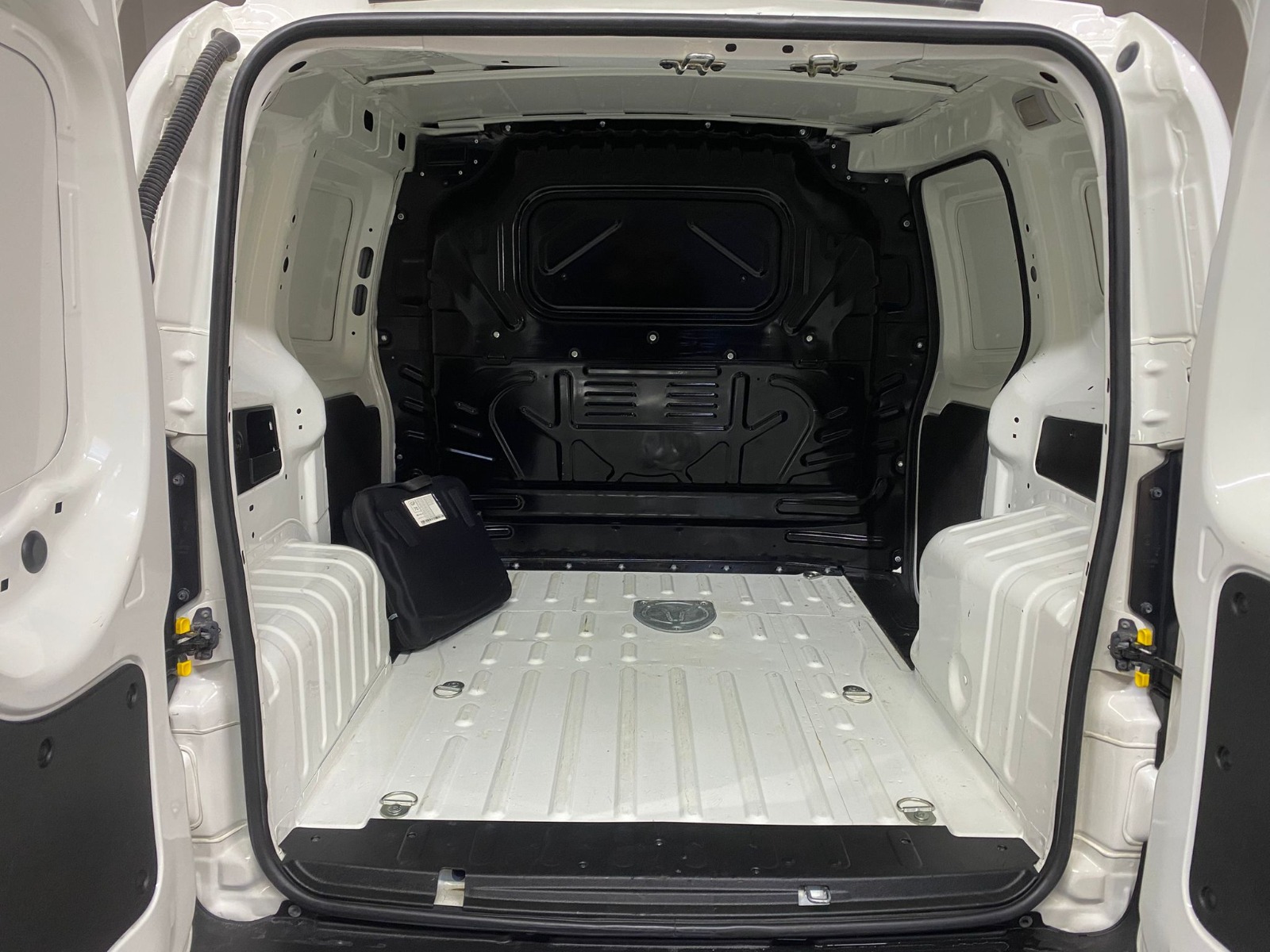 2023 Dizel Manuel Fiat Fiorino Cargo Beyaz Gürel Tasarım Aksesuar Otomotiv San. Tic. Ltd. Şti.