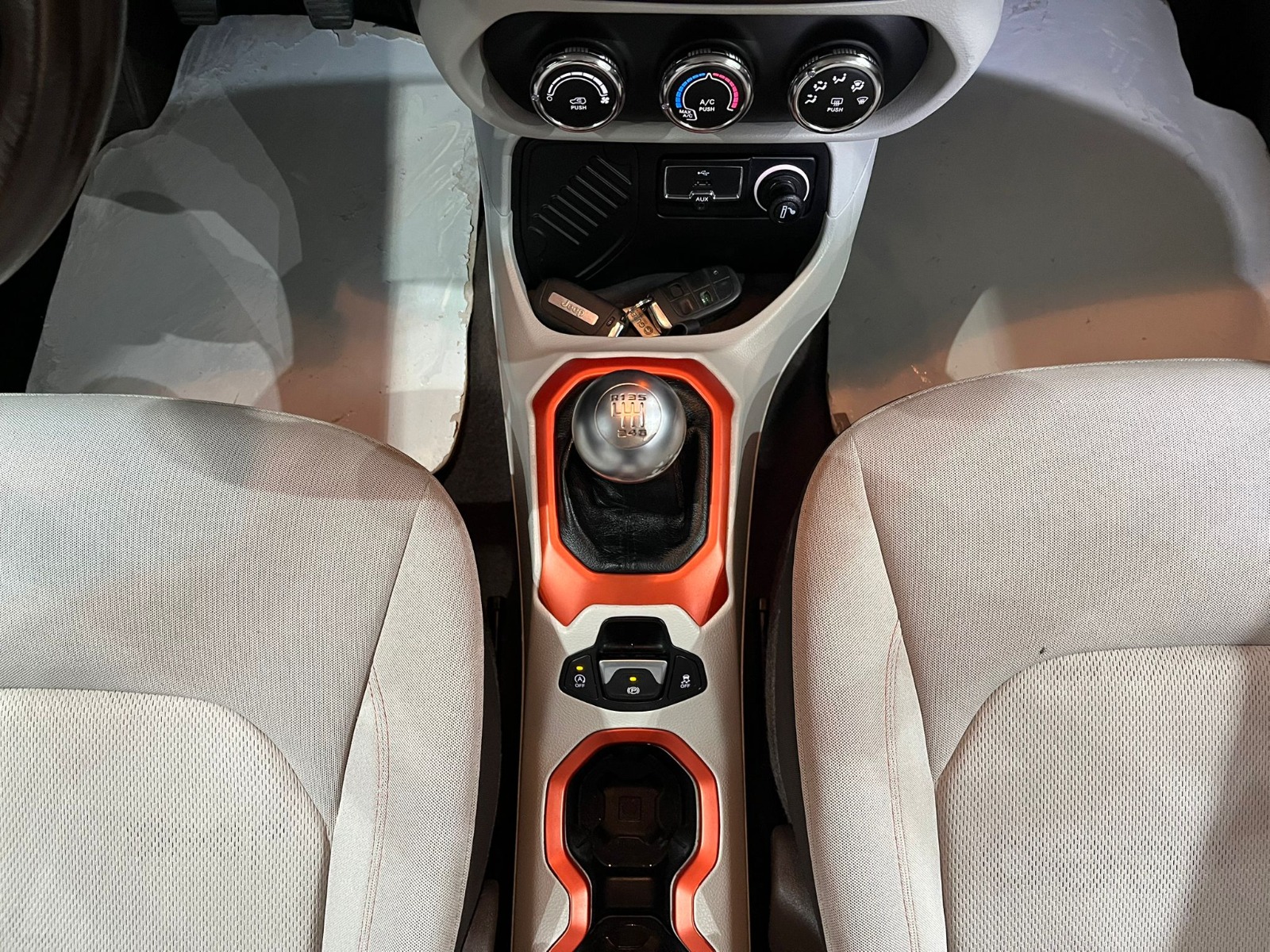 TaksitliOto.Net | 2.El Jeep Renegade SUV 1.6 L MultiJet 4x2 Longitude | Manuel & Dizel | Beyaz | İzmir.2el 2014 Dizel Manuel Jeep Renegade Beyaz Gürel Tasarım Aksesuar Otomotiv San. Tic. Ltd. Şti.