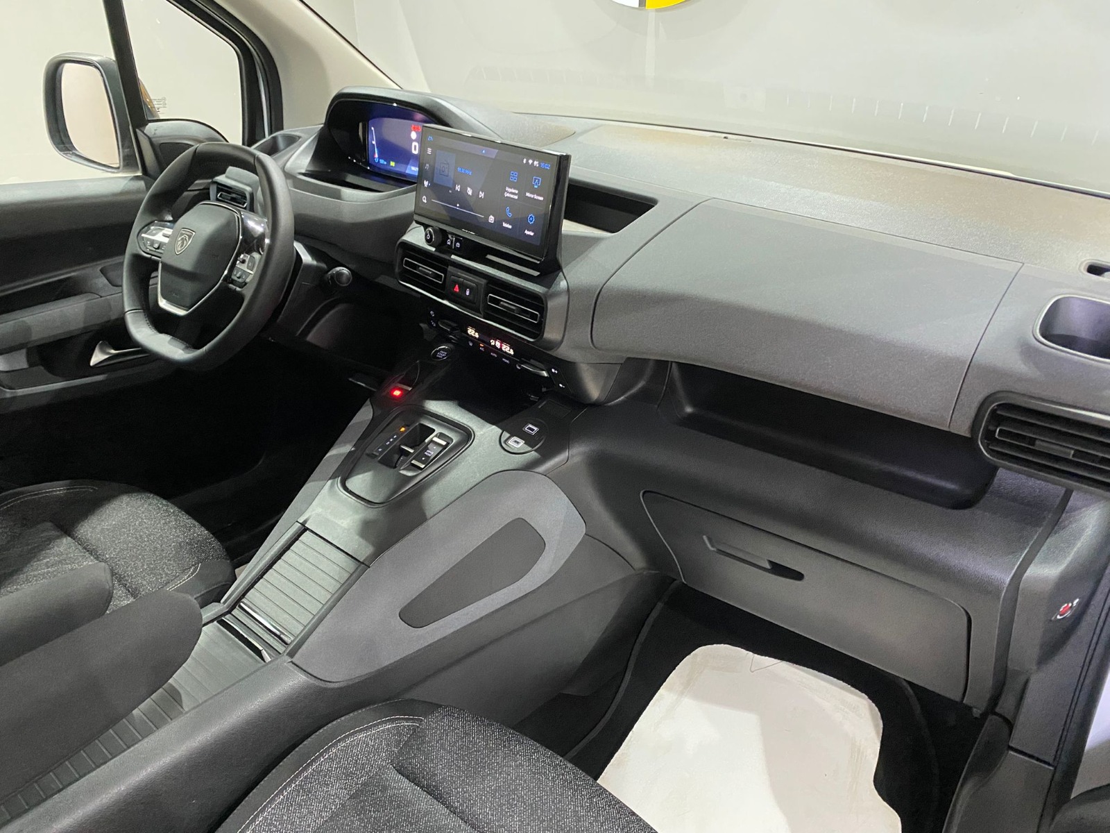 2025 Dizel Otomatik Peugeot Rifter Beyaz Gürel Tasarım Aksesuar Otomotiv San. Tic. Ltd. Şti.