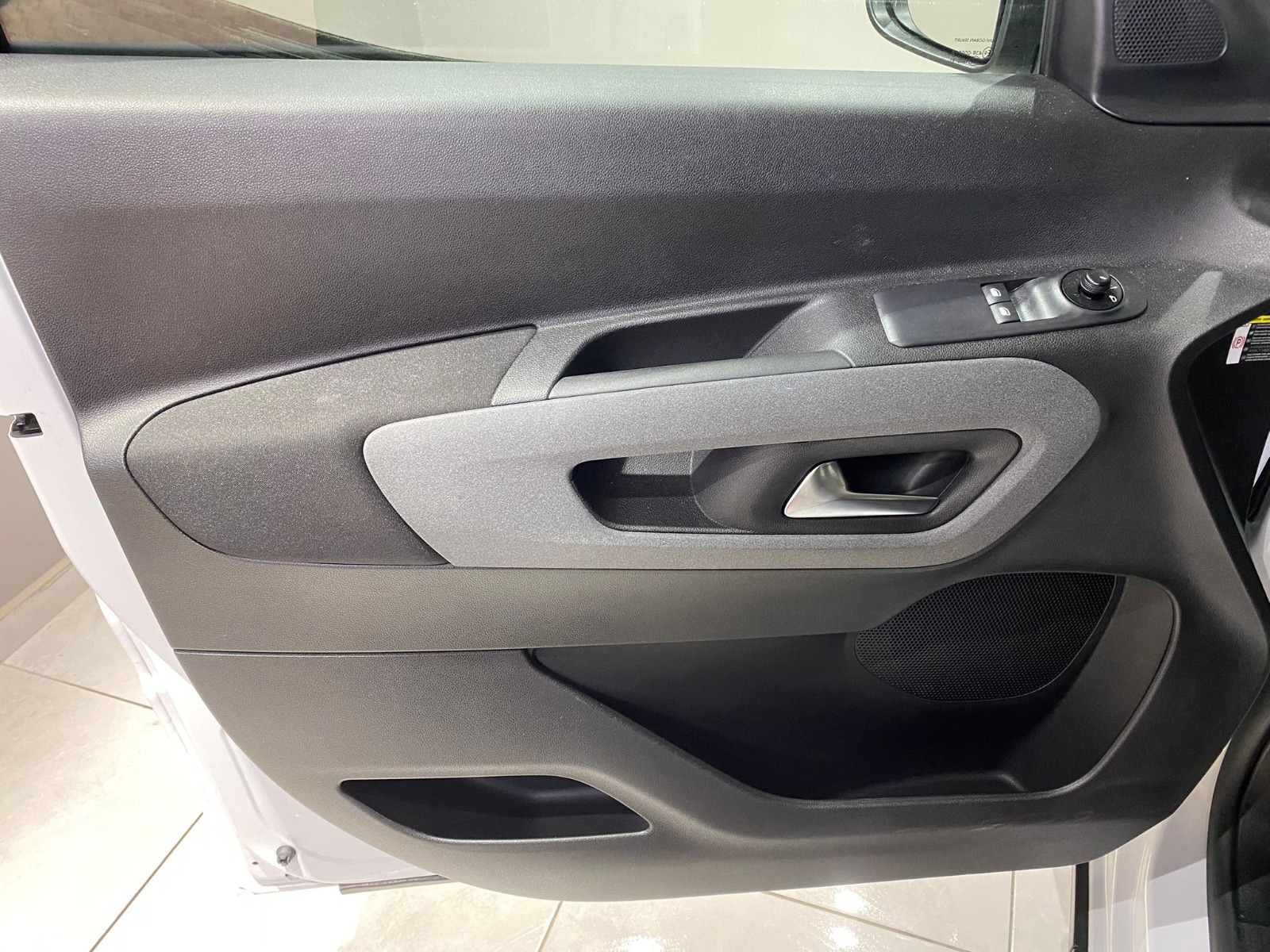2025 Dizel Otomatik Peugeot Rifter Beyaz Gürel Tasarım Aksesuar Otomotiv San. Tic. Ltd. Şti.