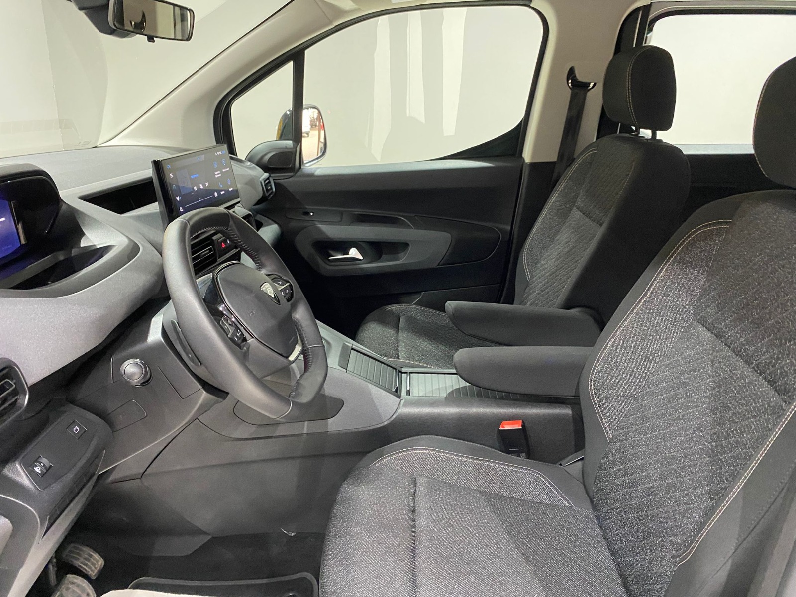 2025 Dizel Otomatik Peugeot Rifter Beyaz Gürel Tasarım Aksesuar Otomotiv San. Tic. Ltd. Şti.