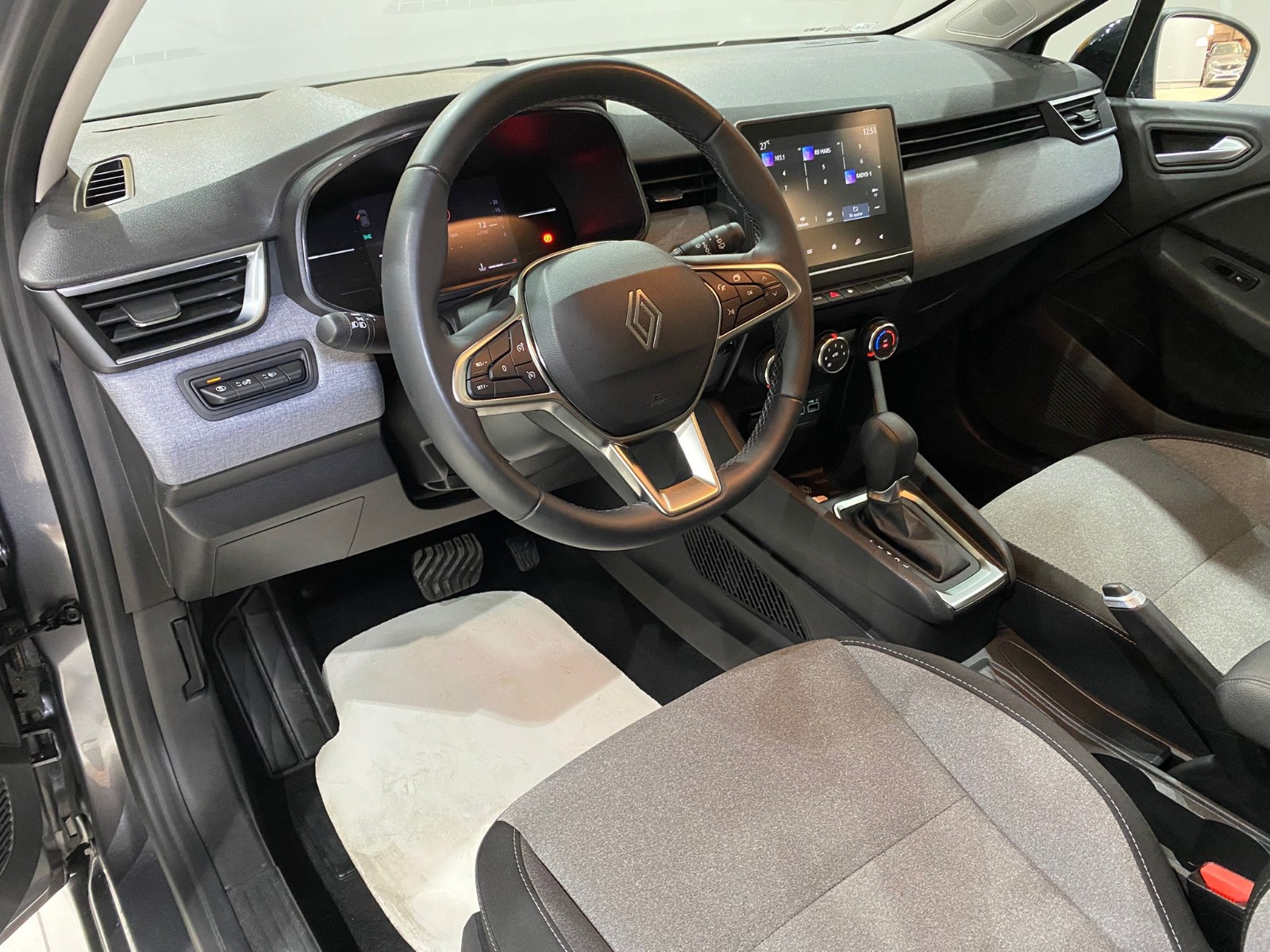 2024 Benzin Otomatik Renault Clio Gri Gürel Tasarım Aksesuar Otomotiv San. Tic. Ltd. Şti.