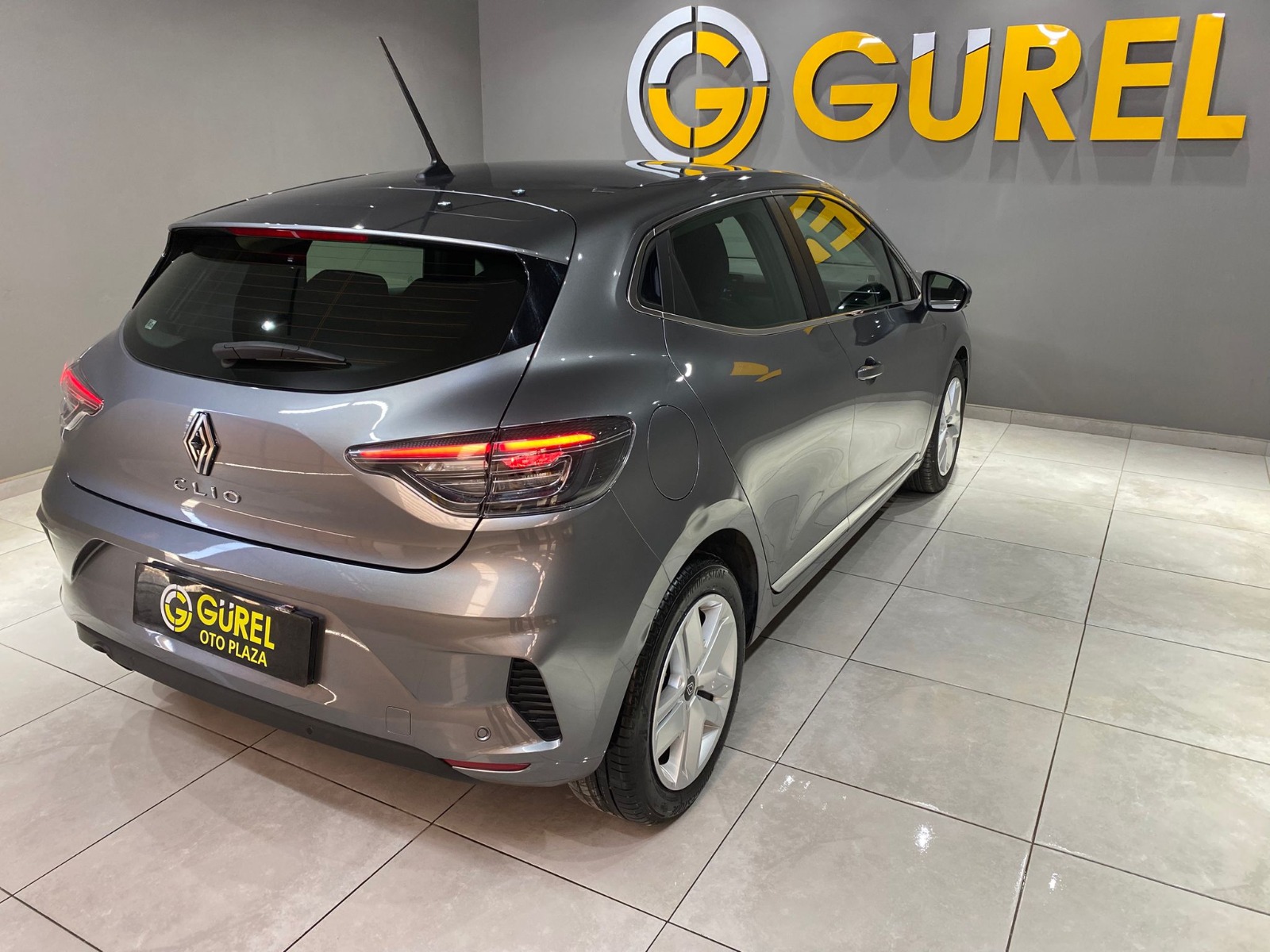 2024 Benzin Otomatik Renault Clio Gri Gürel Tasarım Aksesuar Otomotiv San. Tic. Ltd. Şti.