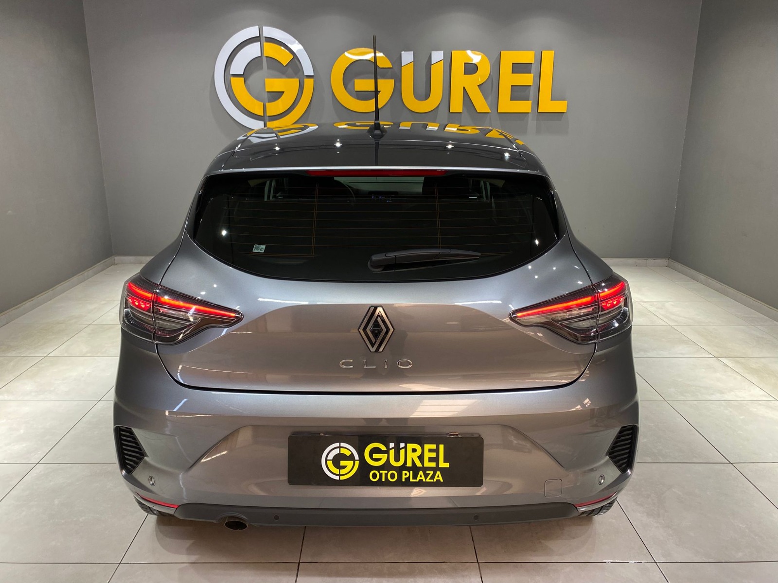 2024 Benzin Otomatik Renault Clio Gri Gürel Tasarım Aksesuar Otomotiv San. Tic. Ltd. Şti.