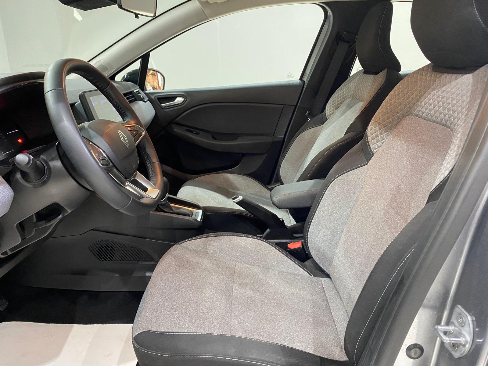 2024 Benzin Otomatik Renault Clio Gri Gürel Tasarım Aksesuar Otomotiv San. Tic. Ltd. Şti.