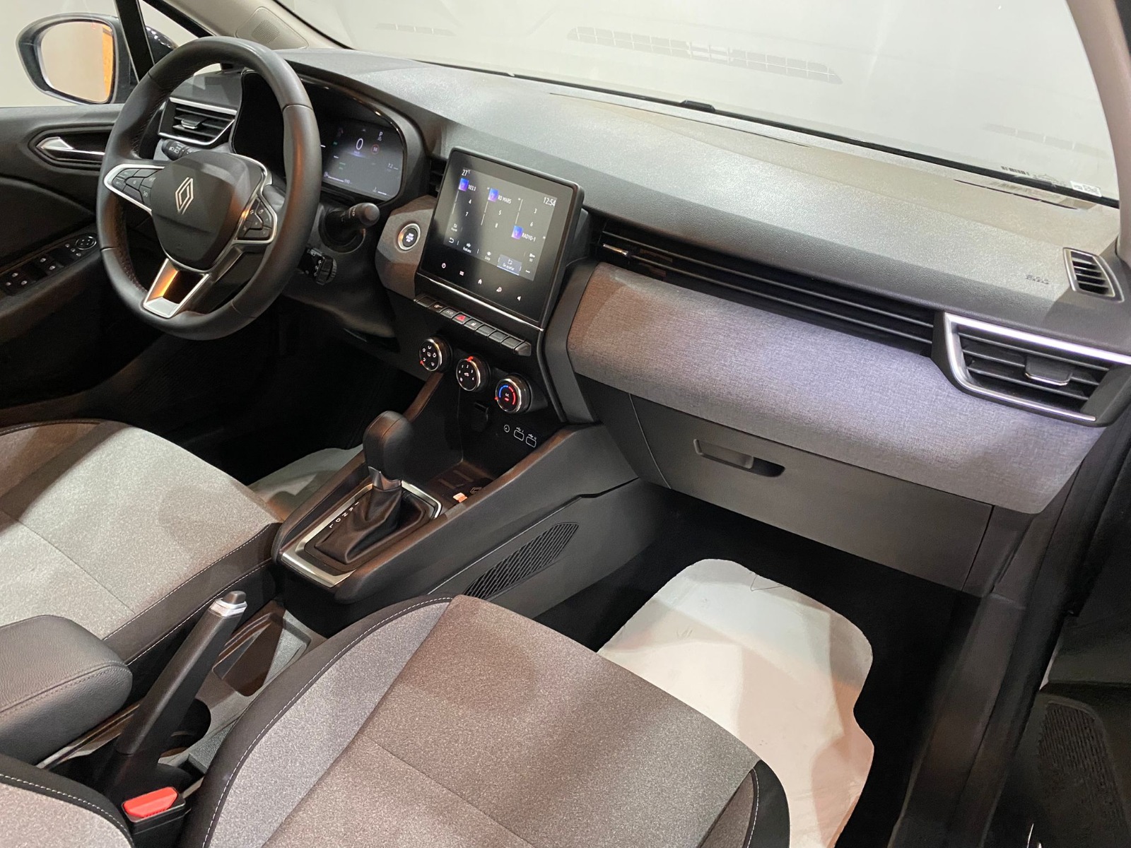 2024 Benzin Otomatik Renault Clio Gri Gürel Tasarım Aksesuar Otomotiv San. Tic. Ltd. Şti.