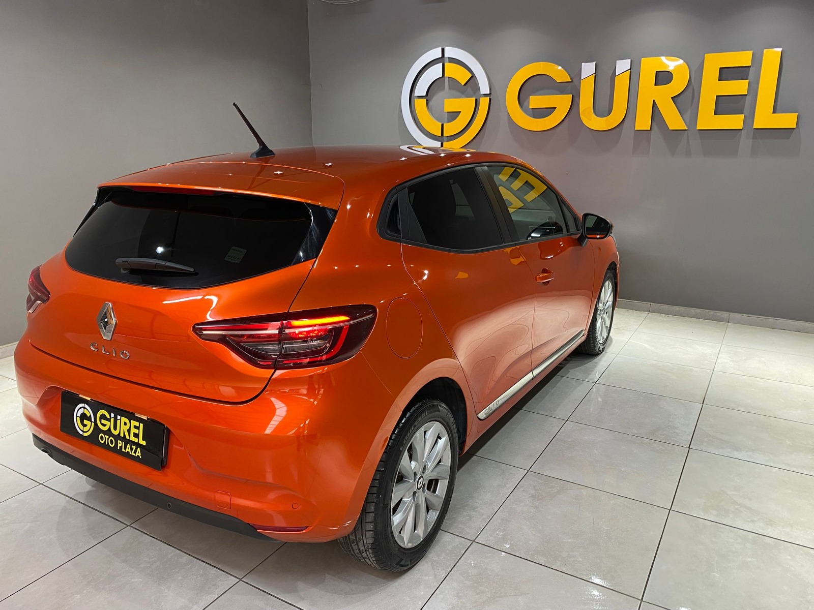 2021 Benzin Otomatik Renault Clio Turuncu Gürel Tasarım Aksesuar Otomotiv San. Tic. Ltd. Şti.