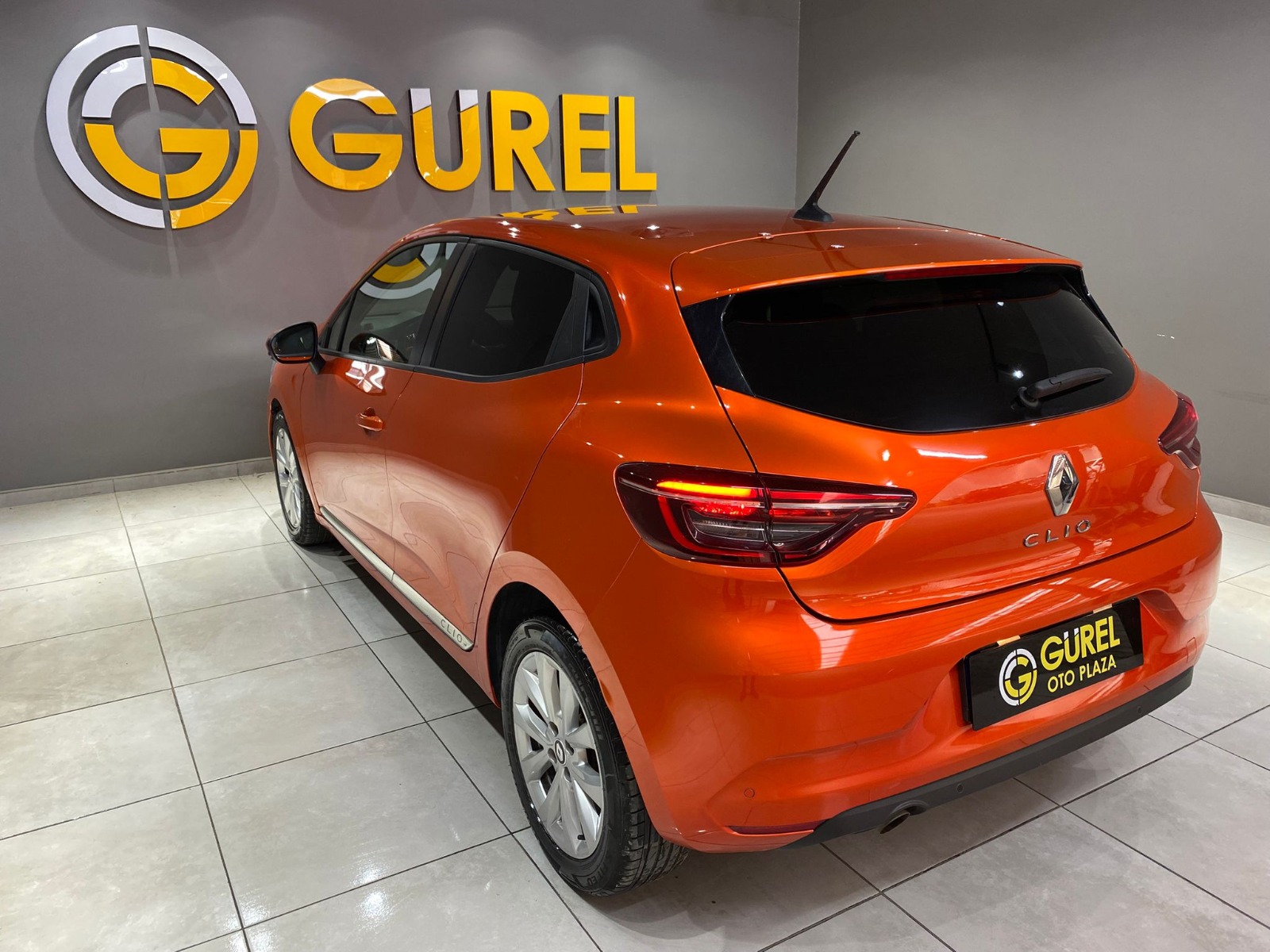 2021 Benzin Otomatik Renault Clio Turuncu Gürel Tasarım Aksesuar Otomotiv San. Tic. Ltd. Şti.