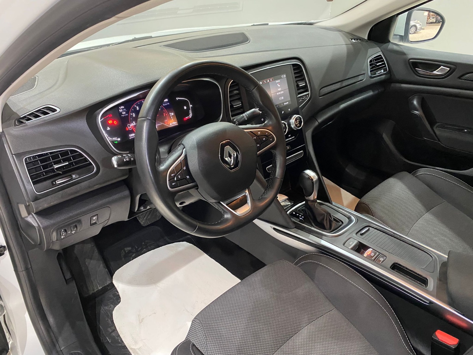 2023 Benzin Otomatik Renault Megane Beyaz Gürel Tasarım Aksesuar Otomotiv San. Tic. Ltd. Şti.