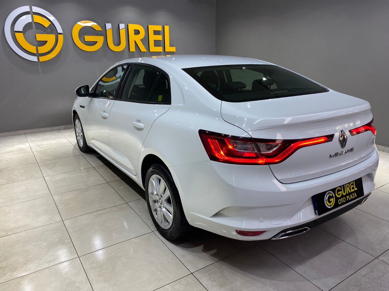 2022 Benzin Otomatik Renault Megane Beyaz Gürel Tasarım Aksesuar Otomotiv San. Tic. Ltd. Şti.