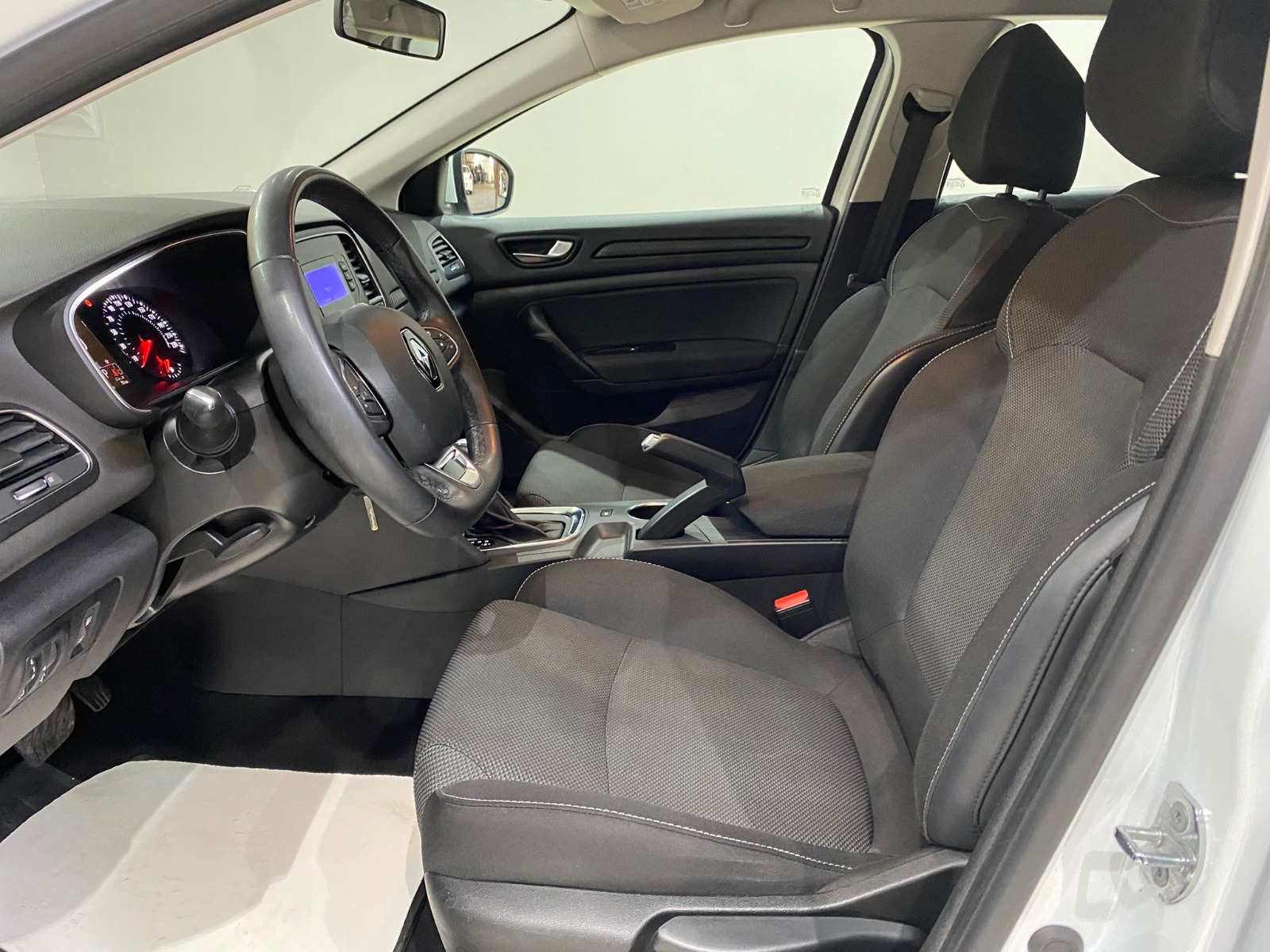 2022 Benzin Otomatik Renault Megane Beyaz Gürel Tasarım Aksesuar Otomotiv San. Tic. Ltd. Şti.