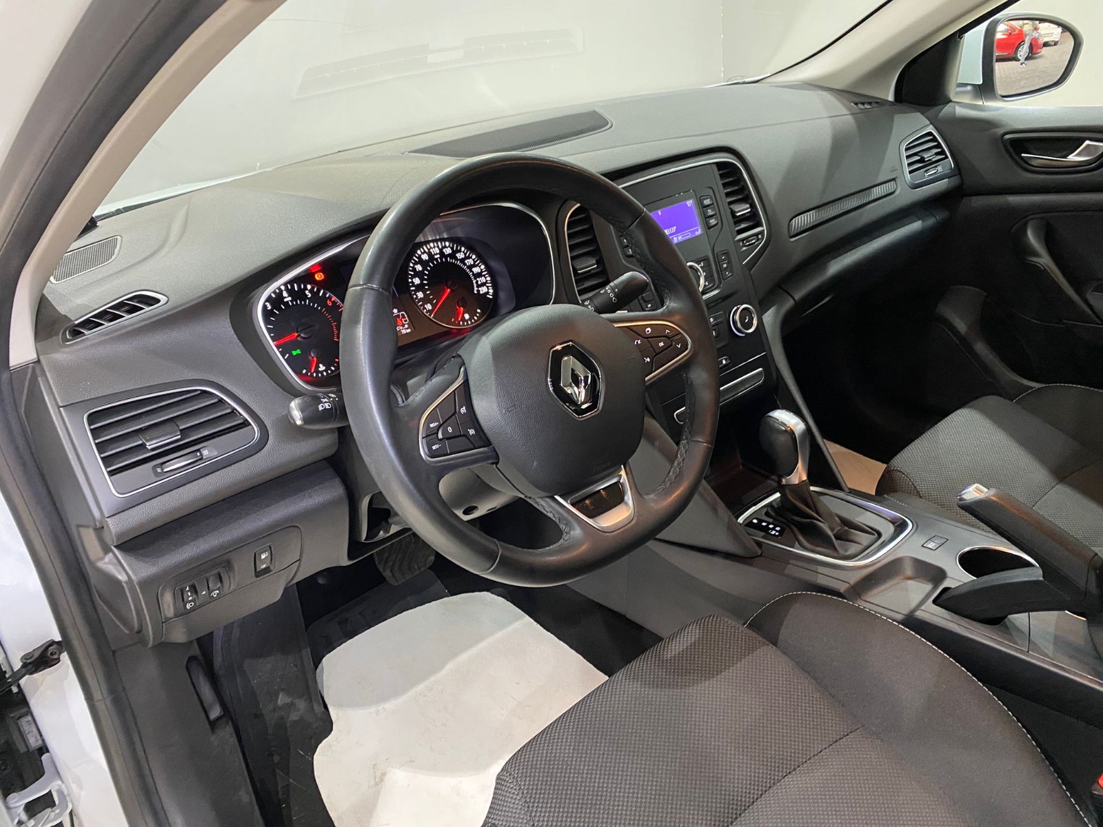 2022 Benzin Otomatik Renault Megane Beyaz Gürel Tasarım Aksesuar Otomotiv San. Tic. Ltd. Şti.