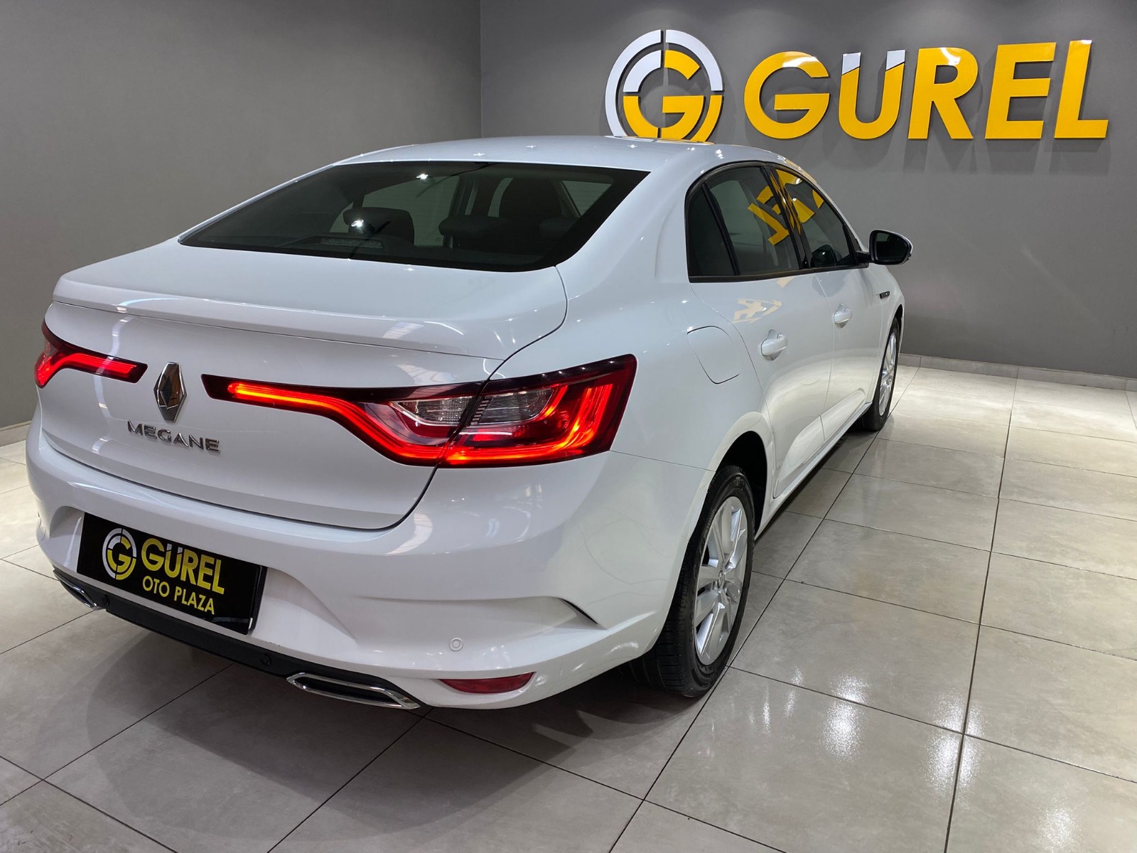 2022 Benzin Otomatik Renault Megane Beyaz Gürel Tasarım Aksesuar Otomotiv San. Tic. Ltd. Şti.