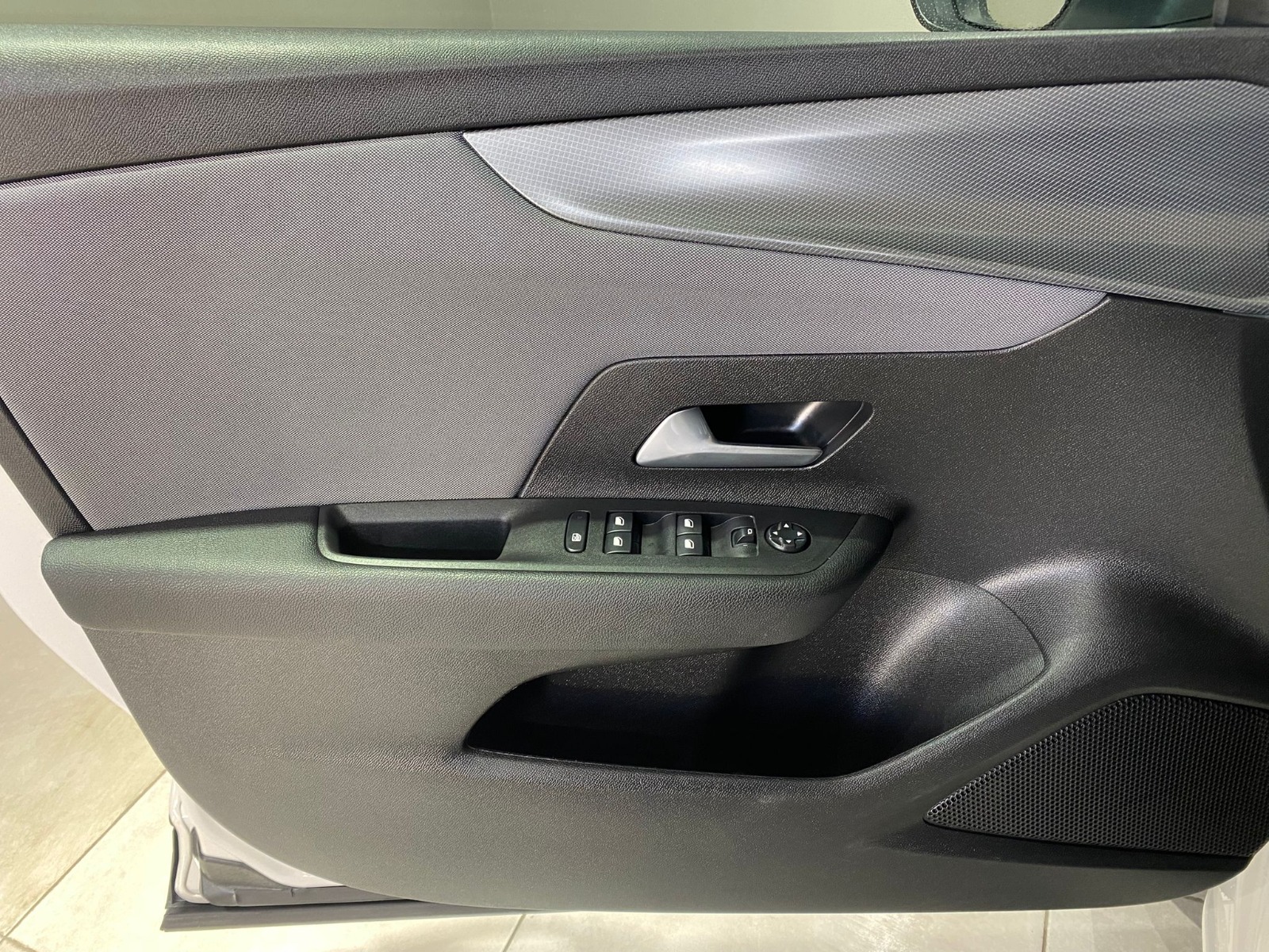 2025 Benzin Otomatik Opel Mokka Beyaz Gürel Tasarım Aksesuar Otomotiv San. Tic. Ltd. Şti.