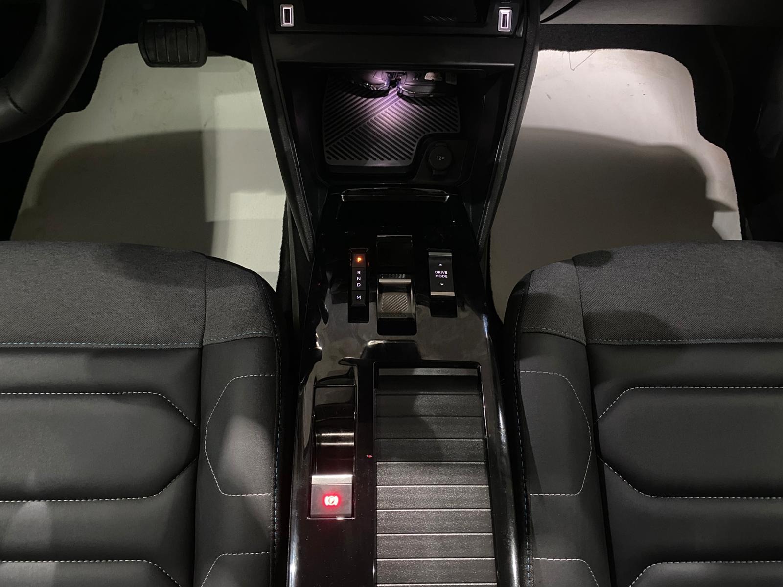 2024 Benzin Otomatik Citroen C4 Siyah Gürel Tasarım Aksesuar Otomotiv San. Tic. Ltd. Şti.