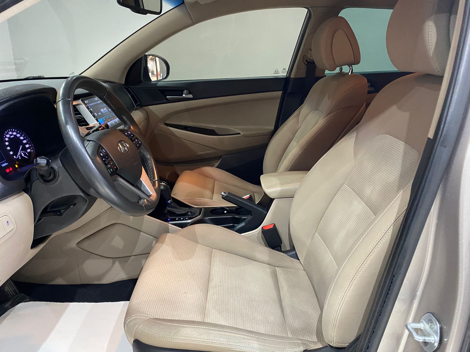 2016 Benzin Otomatik Hyundai Tucson Gri Gürel Tasarım Aksesuar Otomotiv San. Tic. Ltd. Şti.