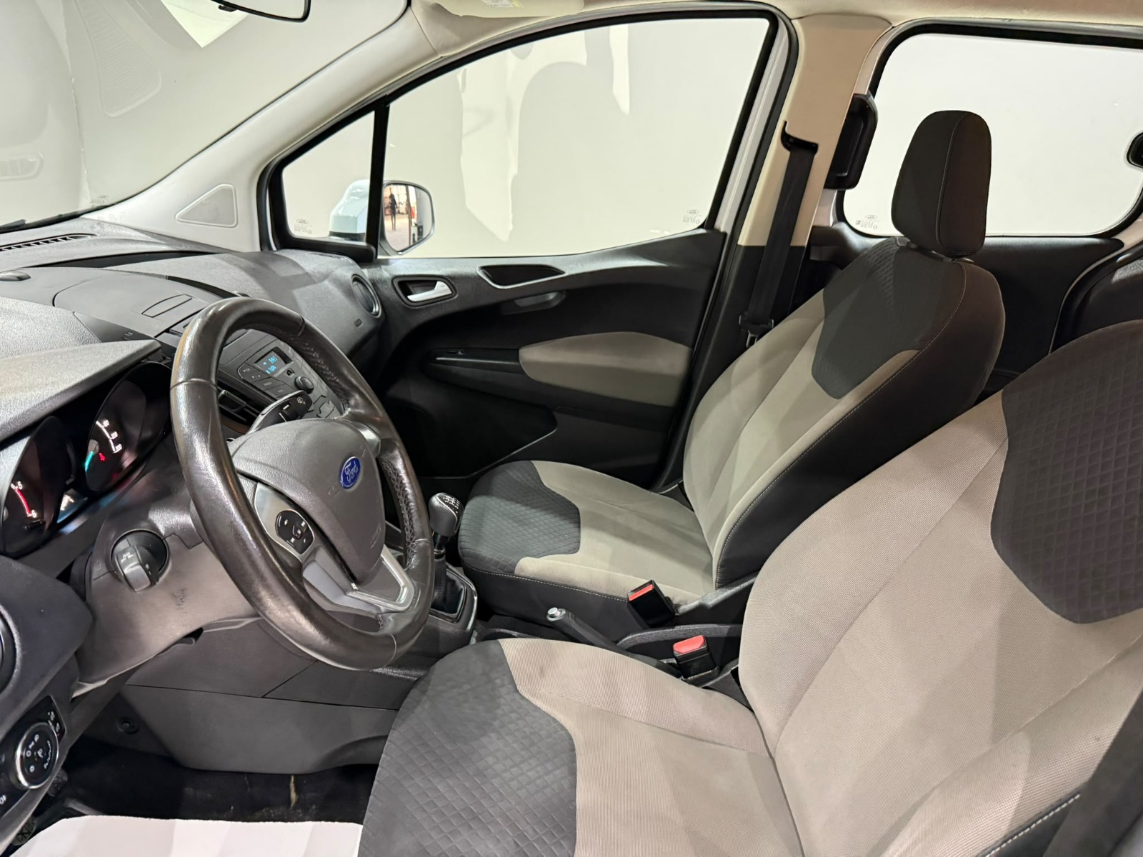 2021 Dizel Manuel Ford Tourneo Courier Beyaz Gürel Tasarım Aksesuar Otomotiv San. Tic. Ltd. Şti.